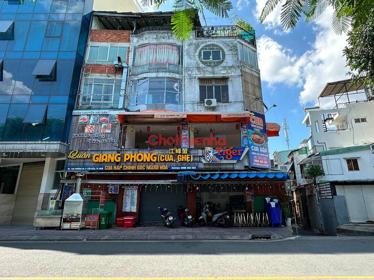 CHO THUÊ NHÀ MẶT TIỀN TRƯỜNG SA PHÚ NHUẬN, 6 PHÒNG, ROOFTOP VIEW ĐẸP, GIÁ 65 TRIỆU