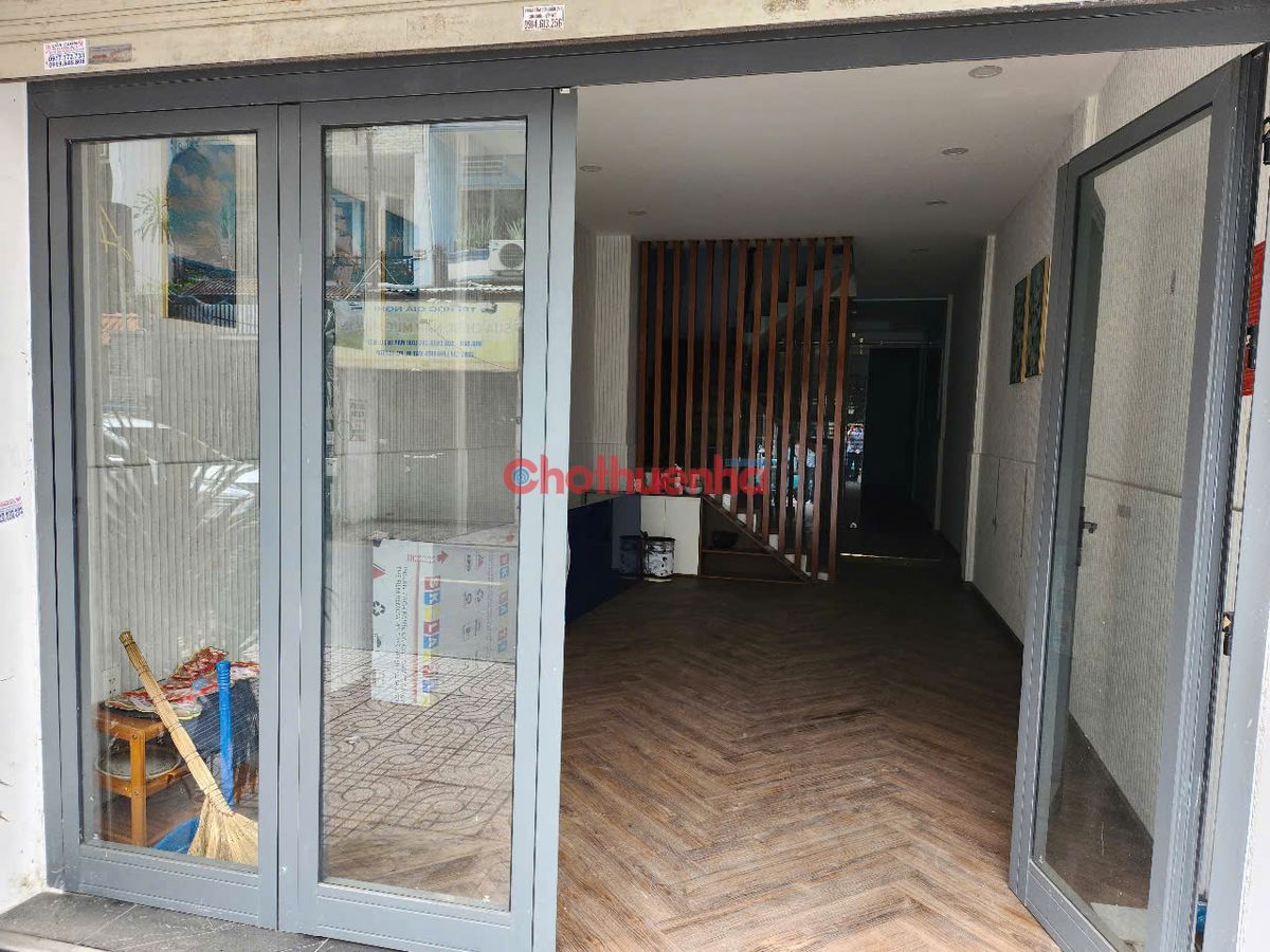 CHO THUÊ NHÀ MẶT TIỀN ĐƯỜNG NGUYỄN TRỌNG TUYỂN, PHÚ NHUẬN - 4X18M - 4 PHÒNG LỚN