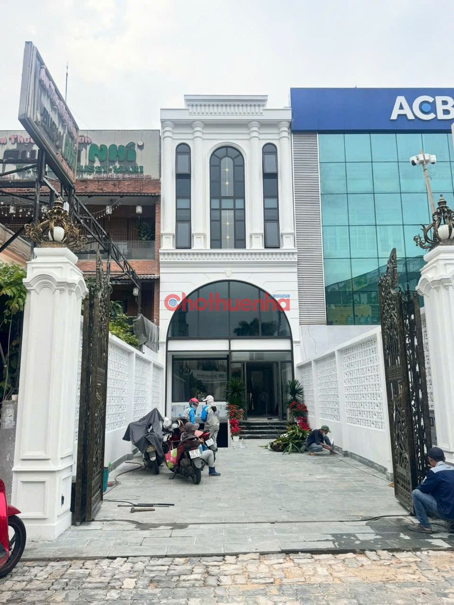 CHO THUÊ TÒA NHÀ MẶT TIỀN TRẦN NÃO AN KHÁNH QUẬN 2 CÓ HẦM SÂN RỘNG GẦN 100M2