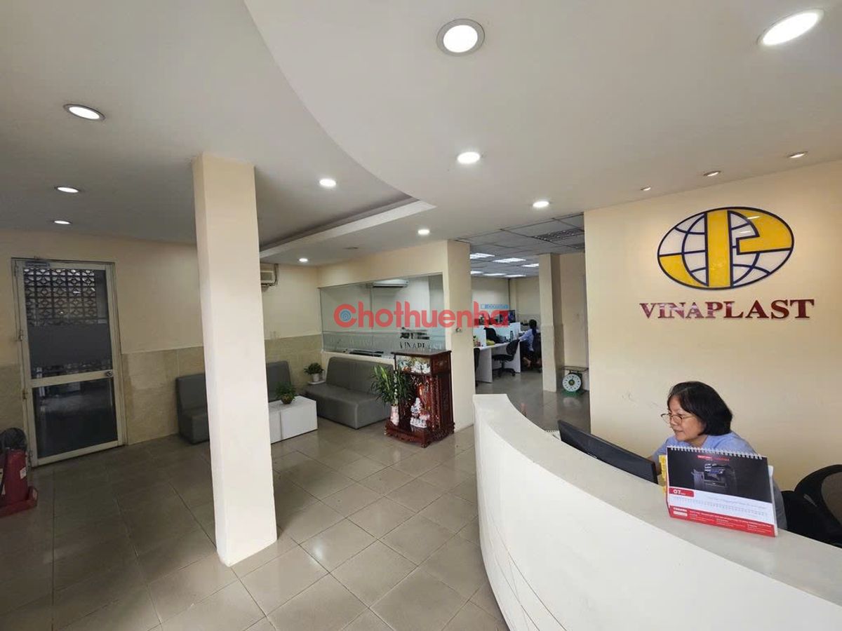 Cho thuê nhà mặt tiền Nguyễn Tất Thành, Phường 13, Quận 4. DT 8 * 12.5m