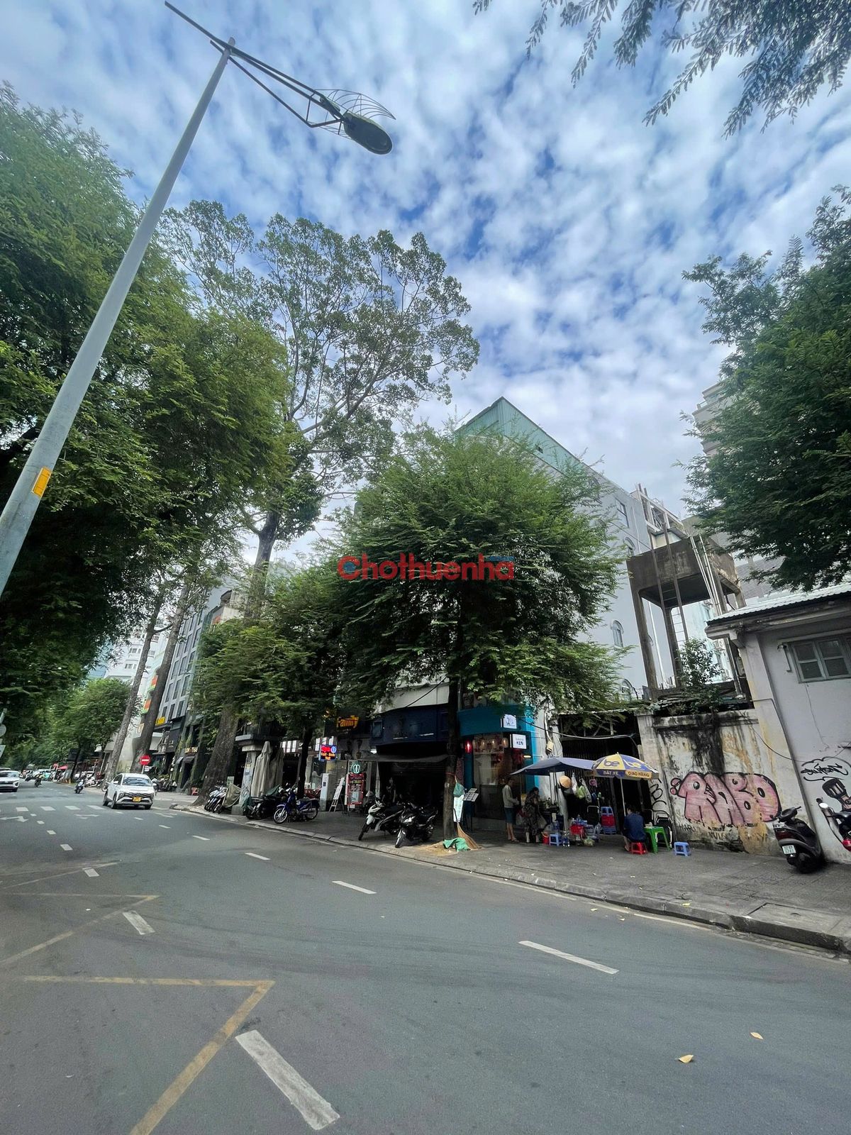 Cho thuê nhà mặt tiền số đường Lê Thánh Tôn, phường Bến Nghé, quận q1