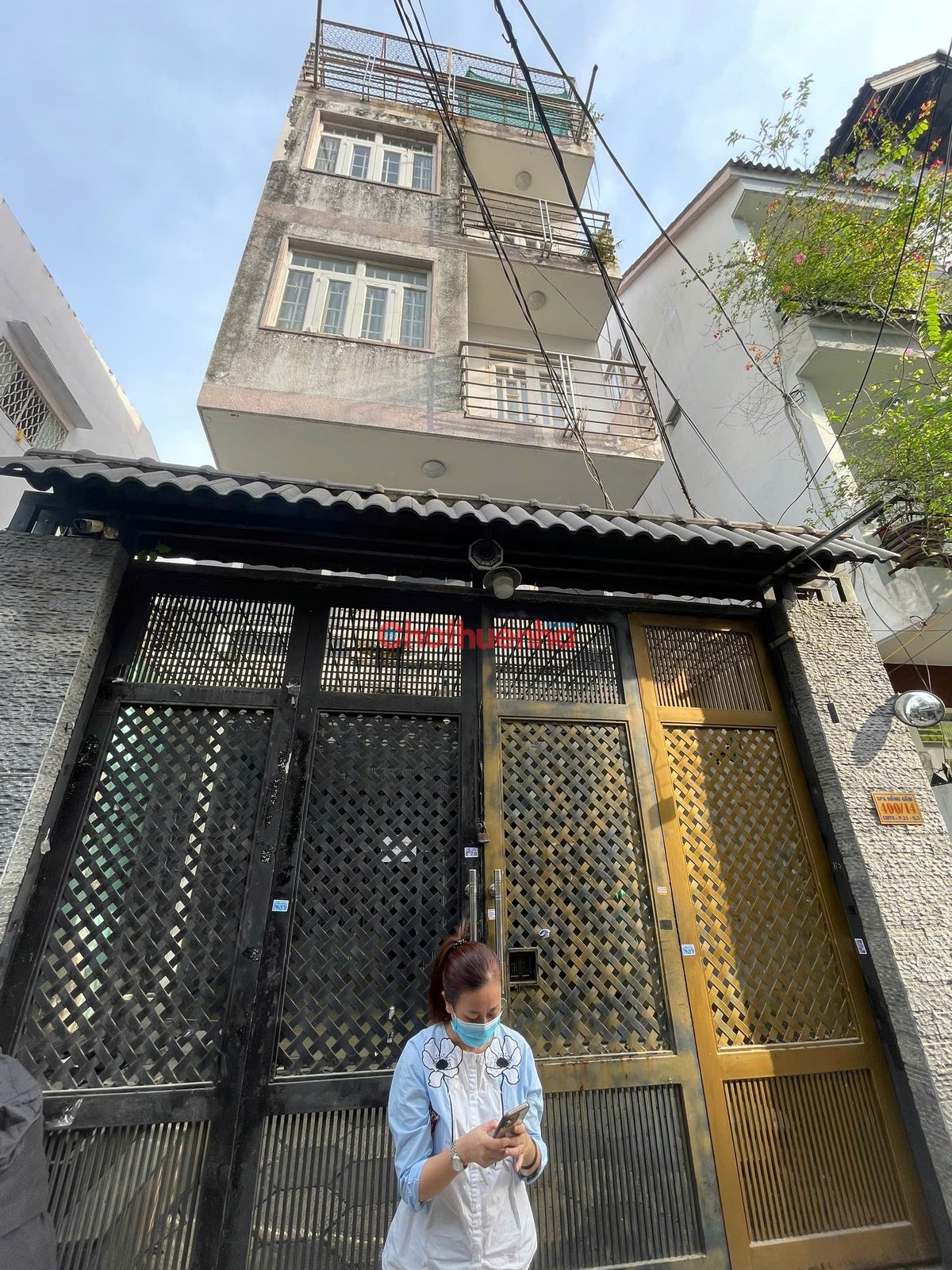 Cho thuê nhà nguyên căn có sân để xe - Cách mạng tháng tám - Quận 3