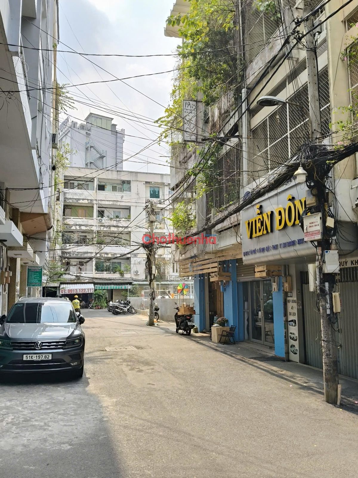 Cho thuê nhà nguyên căn đường Lý Văn Phức, Phường Tân Định, Quận 1.