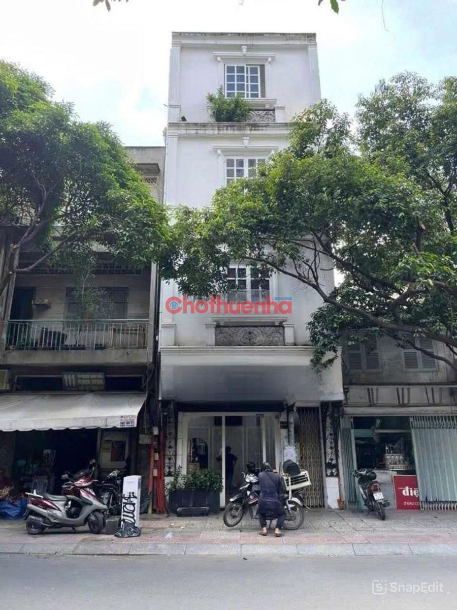 Cho thuê nhà mặt tiền đường Lê Thị Riêng, Phường Phạm Ngũ Lão, Quận 1.