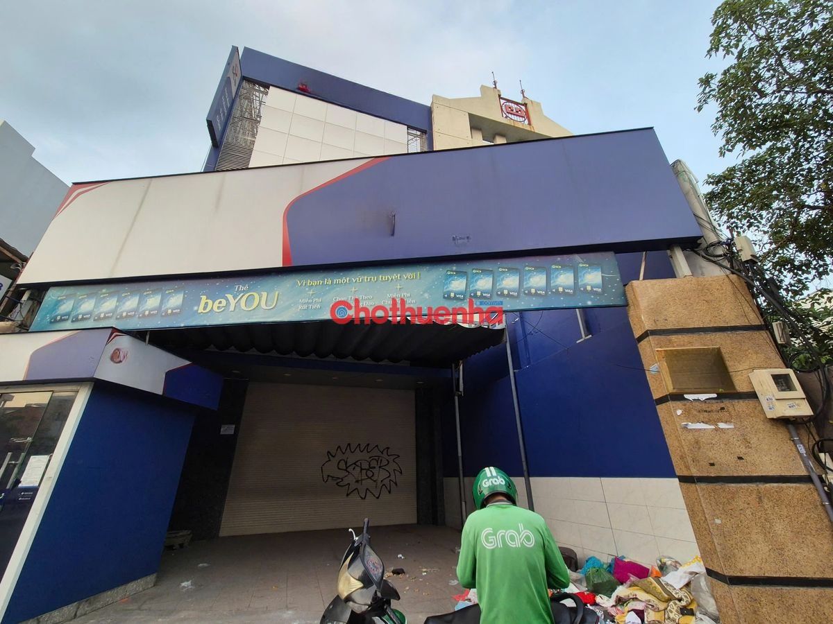 CHO THUÊ NHÀ MẶT TIỀN 7x30m - 1TRỆT + 3 LẦU + SÂN THƯỢNG - NGUYỄN KIỆM, P.3, Q. PHÚ NHUẬN