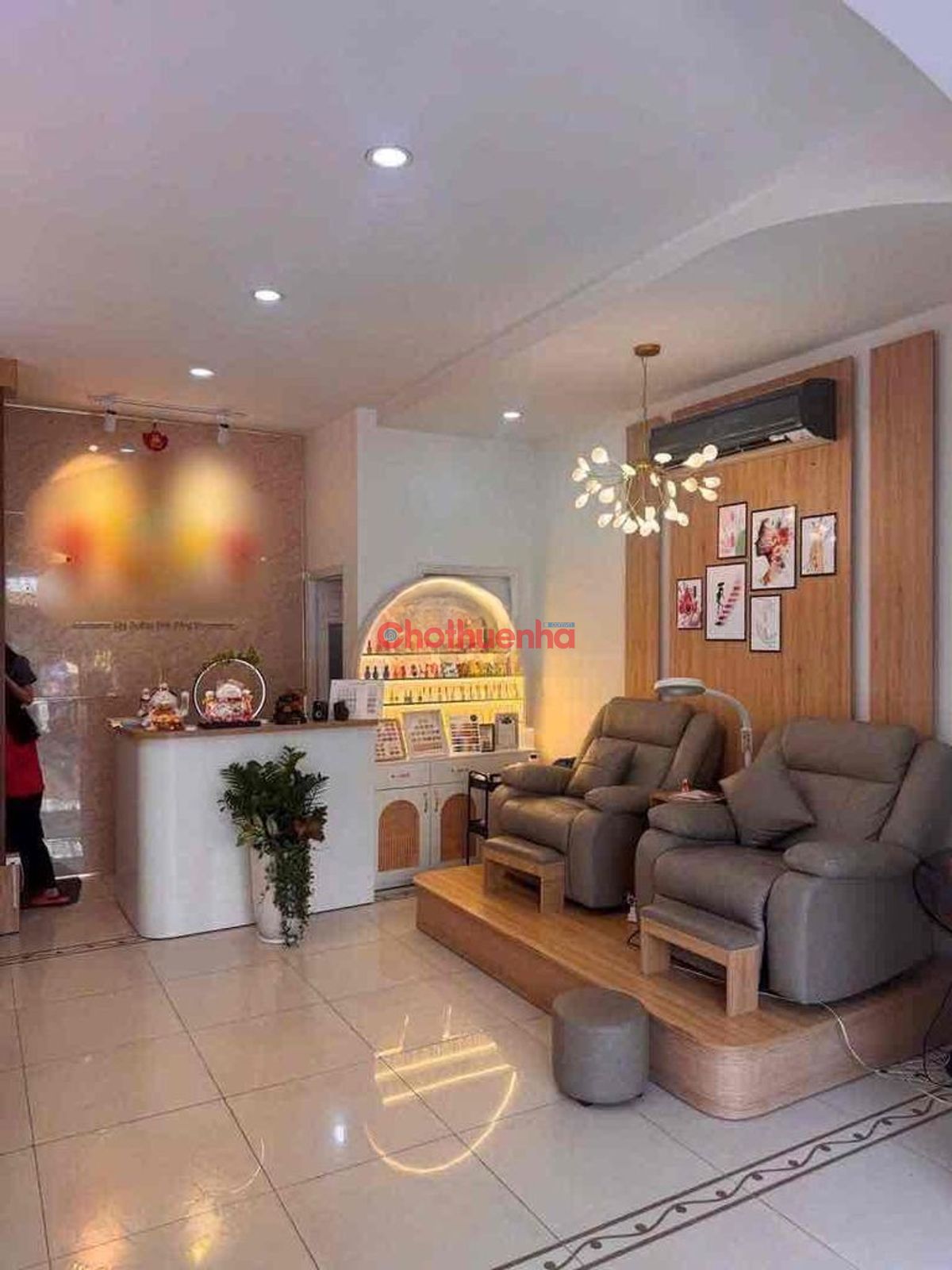Cho thuê nhà mặt tiền đường Tân Phước, Quận 10. Làm Spa 