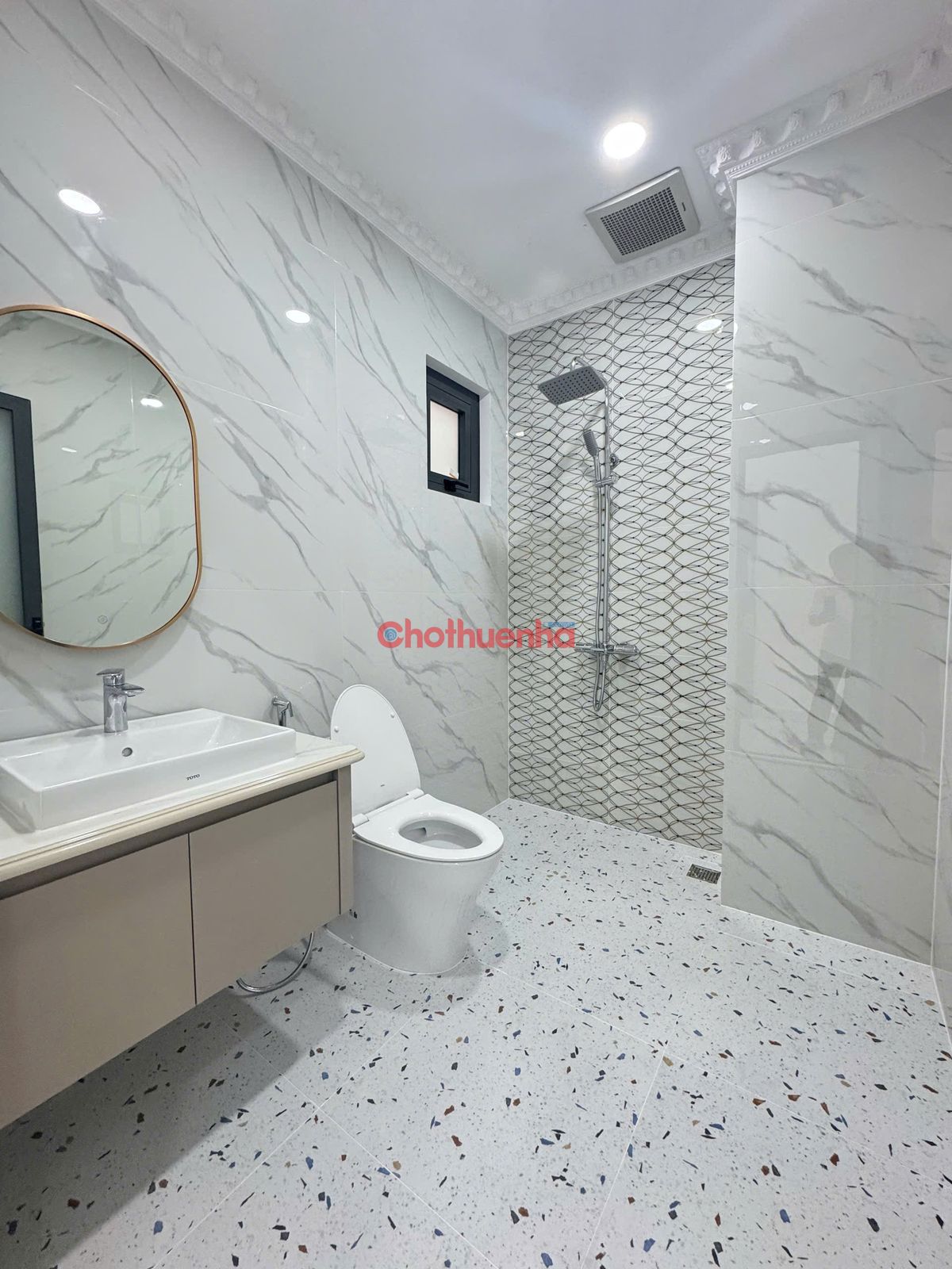  CHO THUÊ NHÀ MẶT TIỀN ĐƯỜNG 3/2 PHƯỜNG 10 QUẬN 10, 4x28m , có thang máy