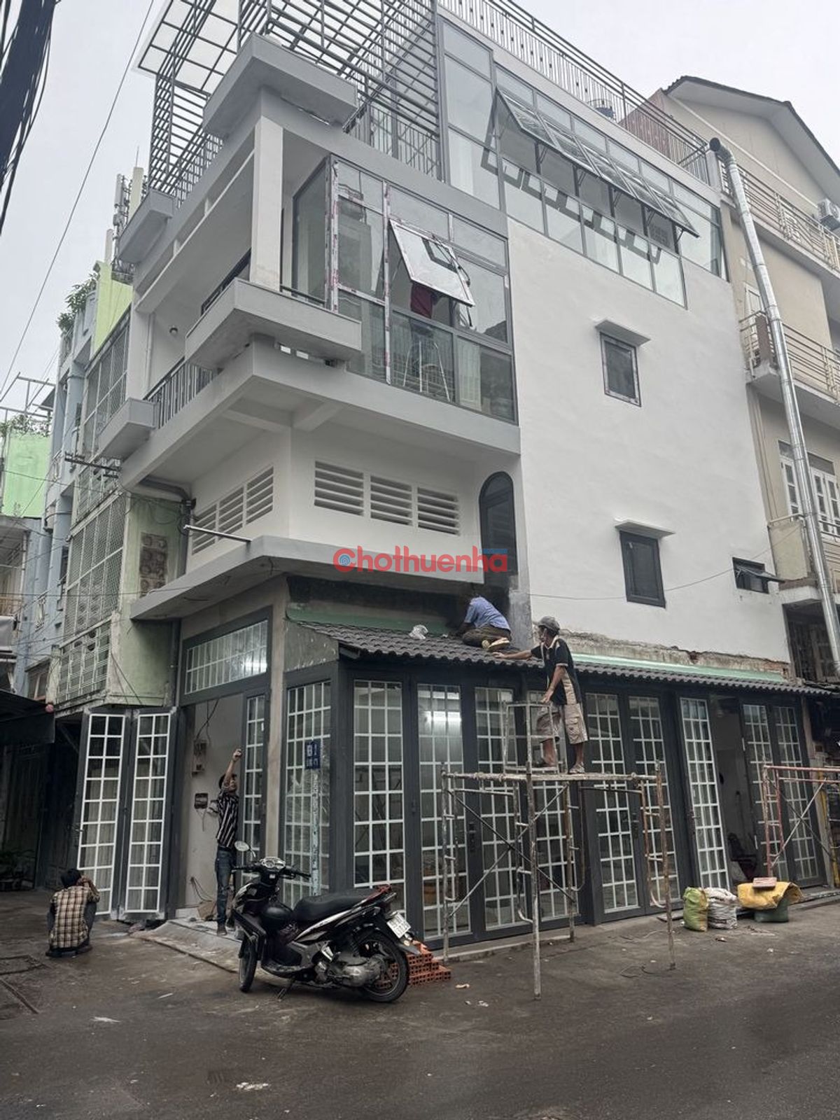 Cho thuê nhà góc 2 mặt tiền Đường Số 7 Cư Xá Đô Thành, Phường 4, Quận 3.