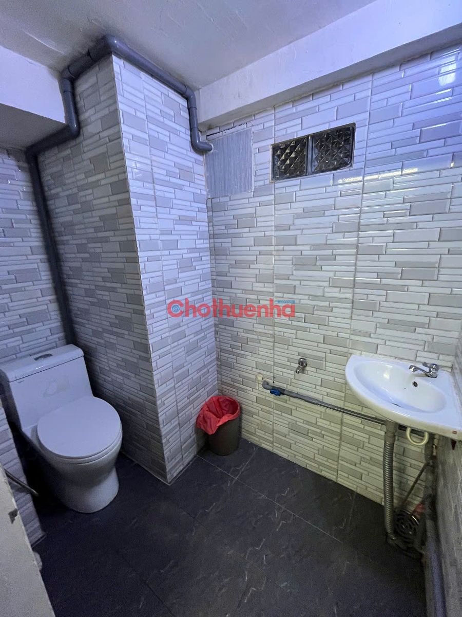 Cho thuê Mặt Bằng ngang 6m - Mặt tiền Nguyễn Cư Trinh, Quận 1 .