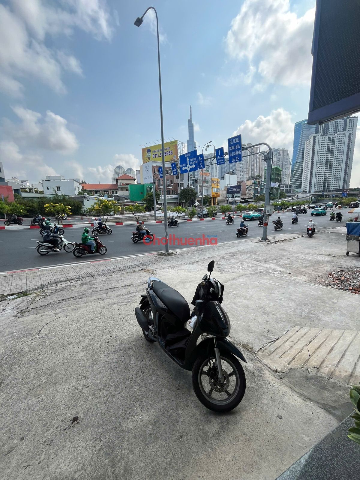 Cho thuê nhà mặt tiền 3 lầu suốt mặt tiền Bình Thạnh khu Landmark