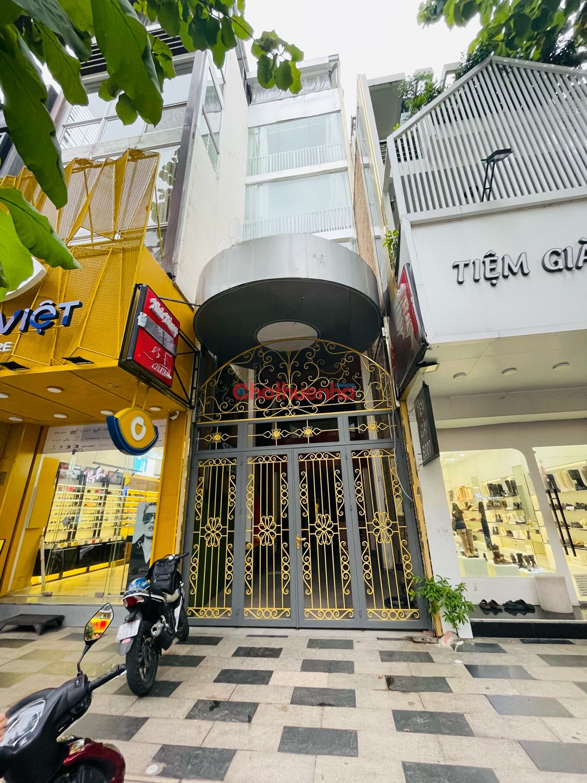 CHO THUÊ NHÀ MẶT TIỀN NGUYÊN CĂN NGUYỄN TRÃI BẾN THÀNH QUẬN 1 - ĐOẠN KINH DOANH SẦM UẤT