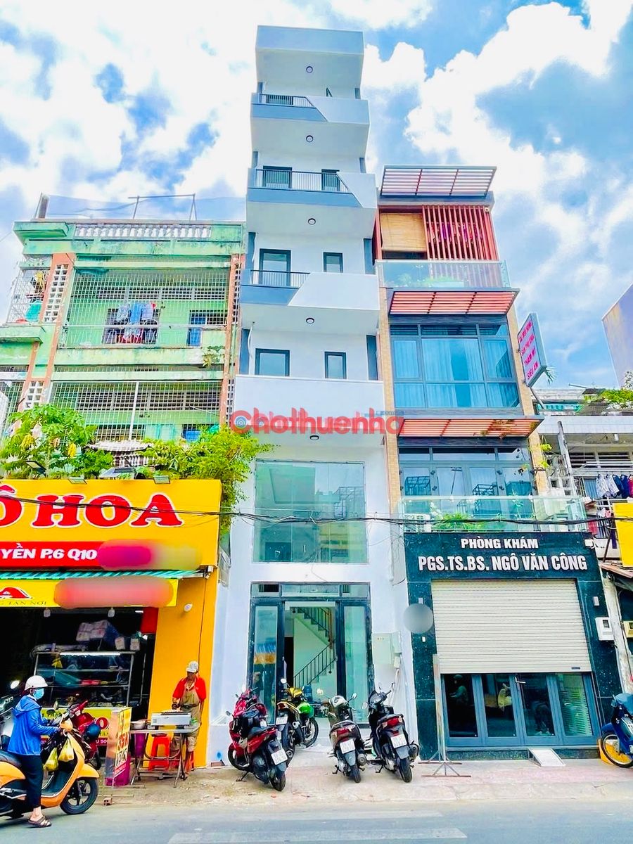 Cho thuê nhà mặt tiền đường Ngô Quyền, Phường 6, Quận 10. 
