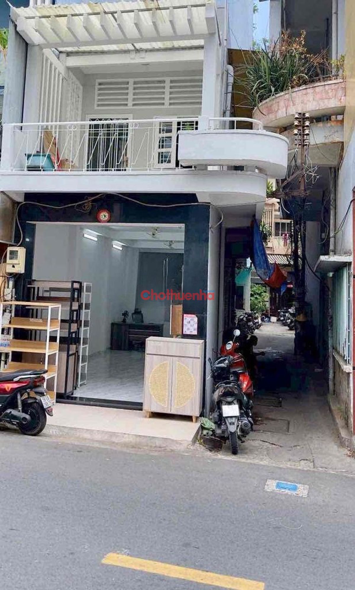 Cho thuê nhà mặt tiền đường Bà Hạt, Phường 9, Quận 10, DT : 3.5x12m
