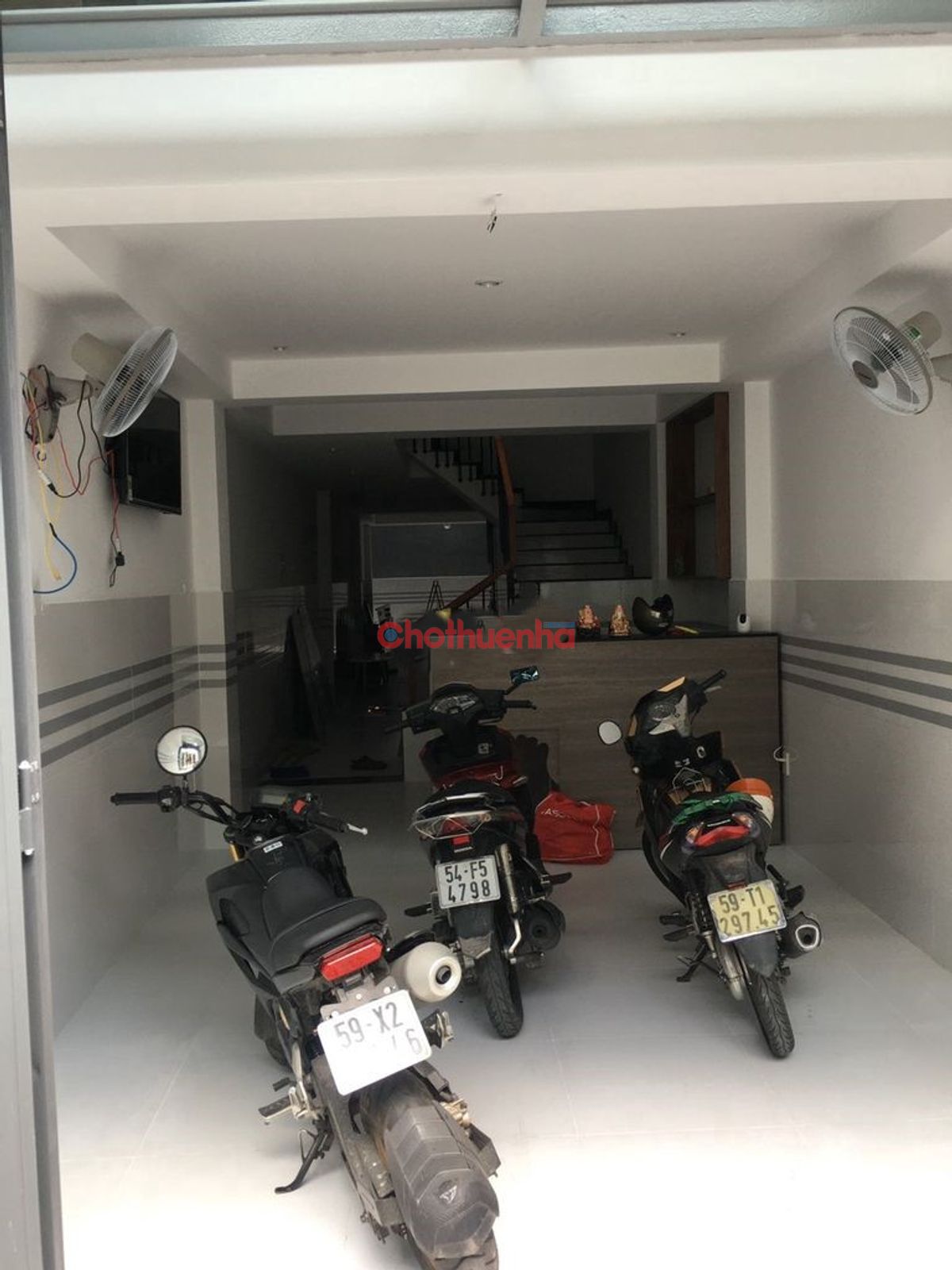 Cho thuê nhà nguyên căn mặt tiền đường Núi Thành, Phường 13, Quận Tân Bình.