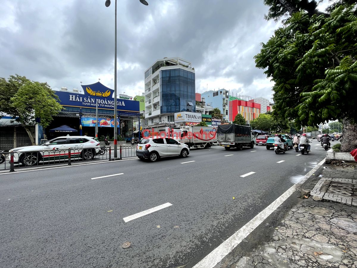 Cho thuê nhà mặt tiền đường 3/2 - Ngang 5.5m - 4 Tầng Suốt - Thích hợp làm showroom