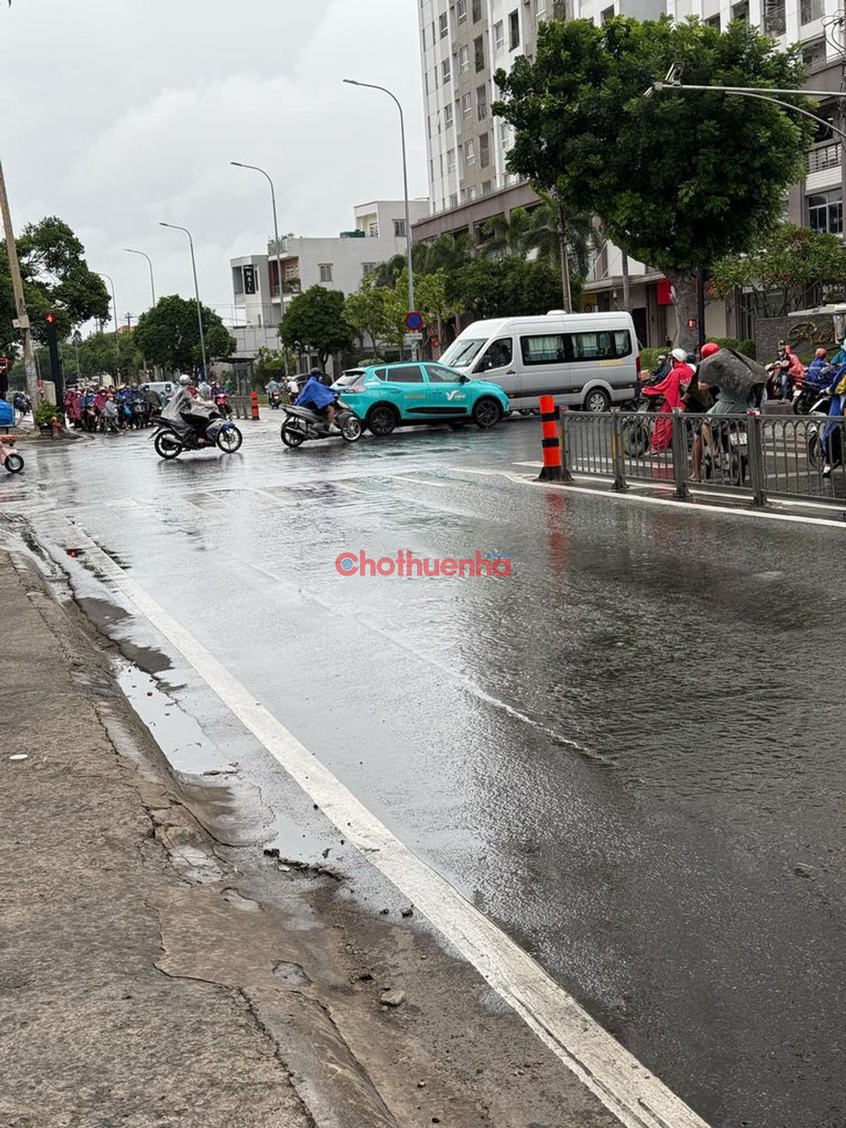 Cho thuê nhà mặt tiền - Hòa Bình, Tân Phú