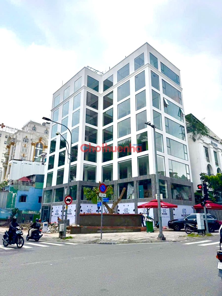 Cho thuê nhà mặt tiền  Nguyễn Thông Thông, Phường 9, Quận 3. Nhà ngang 18 dài 35m