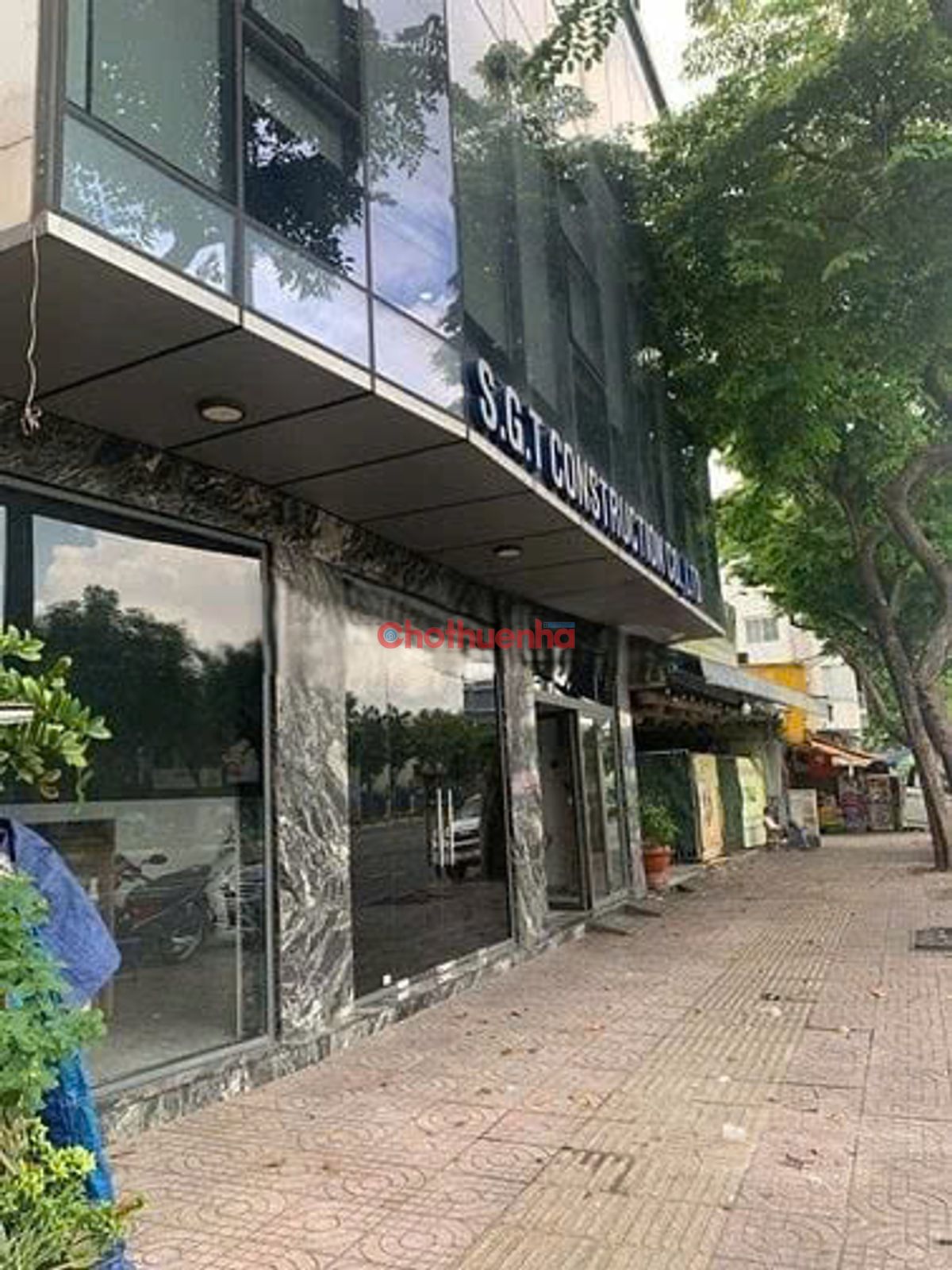 Cho thuê nhà mặt tiền Phạm Văn Đồng, P.1, Gò Vấp, DT 150m2, ngang 11m