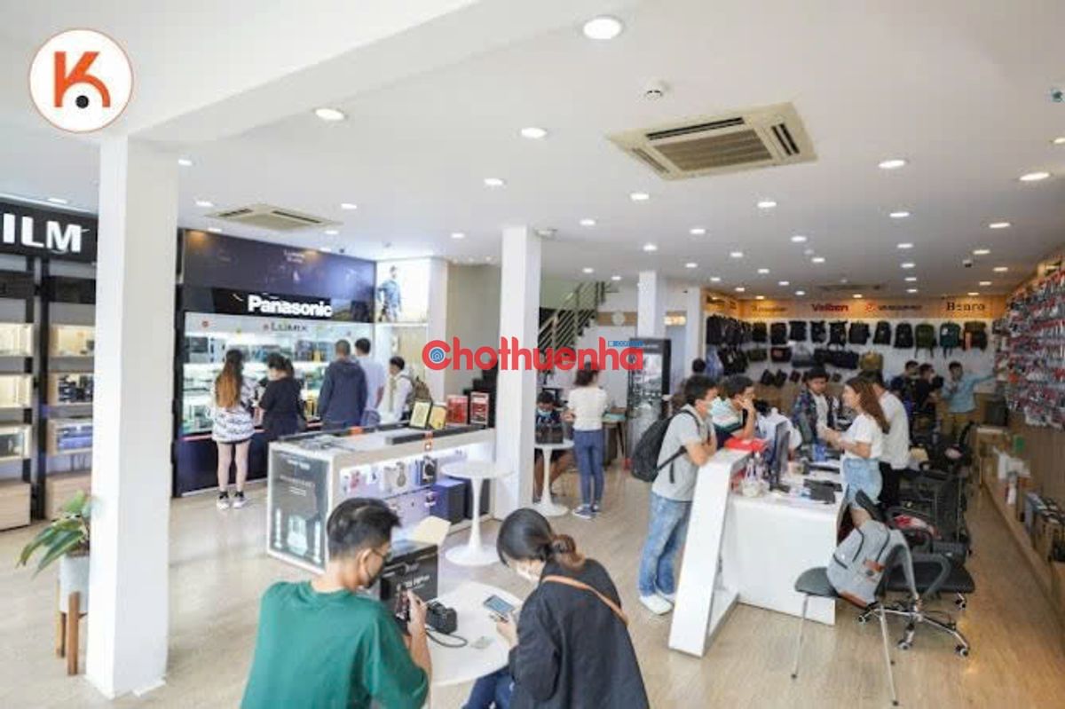 Cho thuê nhà mặt tiền ngang 8m Nguyễn Thị Minh Khai Phường 2, Quận 3.