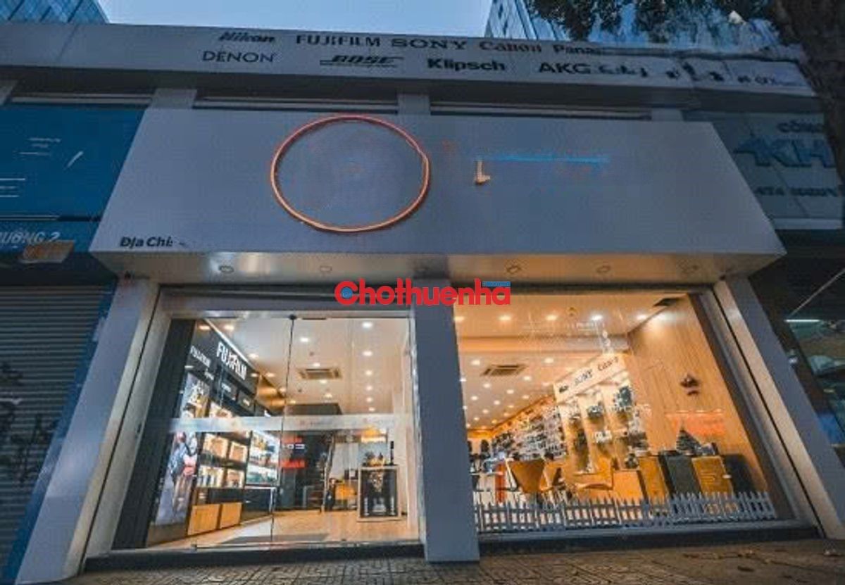 Cho thuê nhà mặt tiền ngang 8m Nguyễn Thị Minh Khai Phường 2, Quận 3.