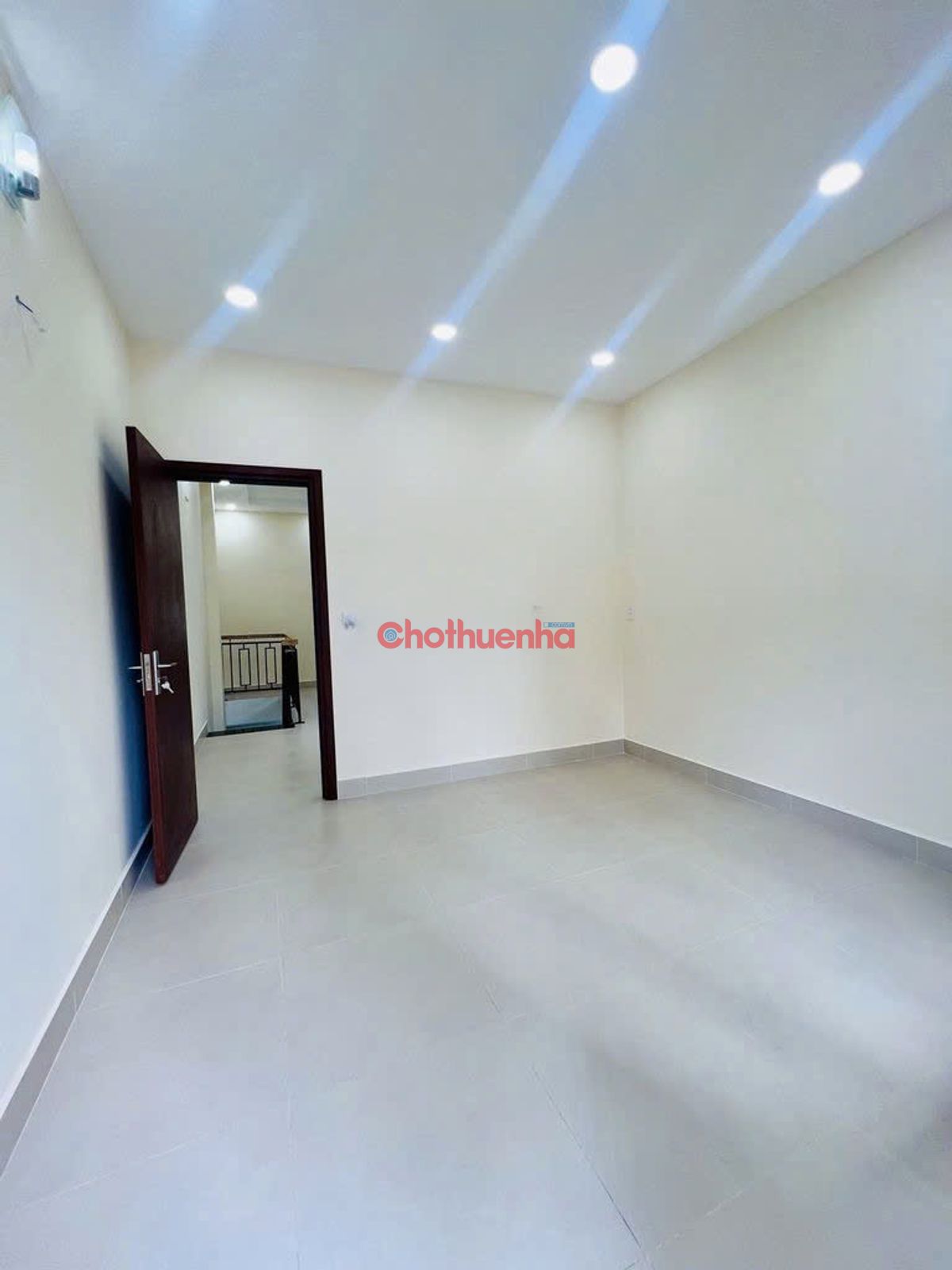 NHÀ NGUYÊN CĂN  2 PHÒNG NGỦ đường Lạc long Quân , Tân Bình