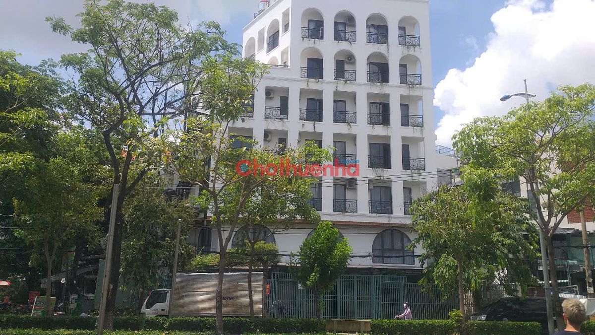 Cho thuê toà nhà ngang 8x20m 1 hầm 7 lầu bao gồm 16pn và wc đầy đủ nội thất ngay mặt tiền đường phạm Huy Thông gò vấp 