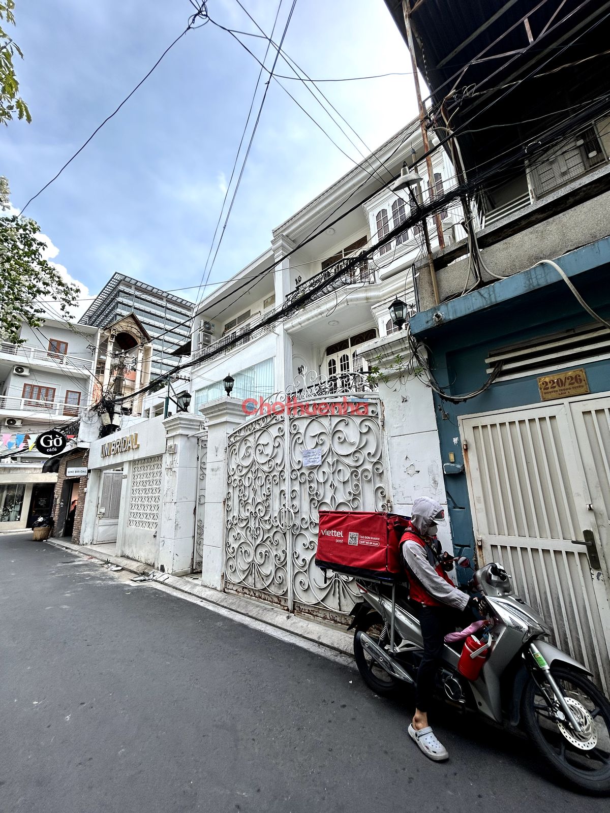 Cho thuê nhà nguyên ngang 6m đường Nguyễn Trọng Tuyển, Phường 8, Phú Nhuận - mới sơn sửa, vào ngay