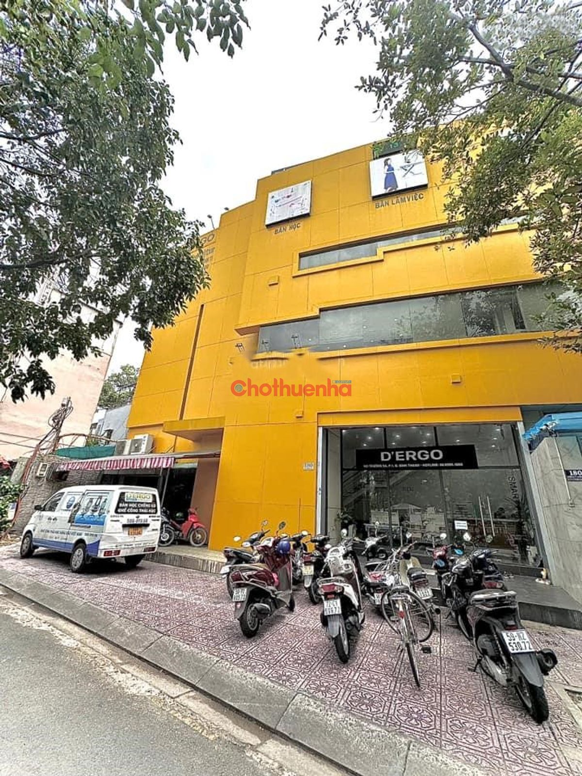 Trường Sa - Đinh Tiên Hoàng, Phường 1, Quận Bình Thạnh. Sát cầu bông.