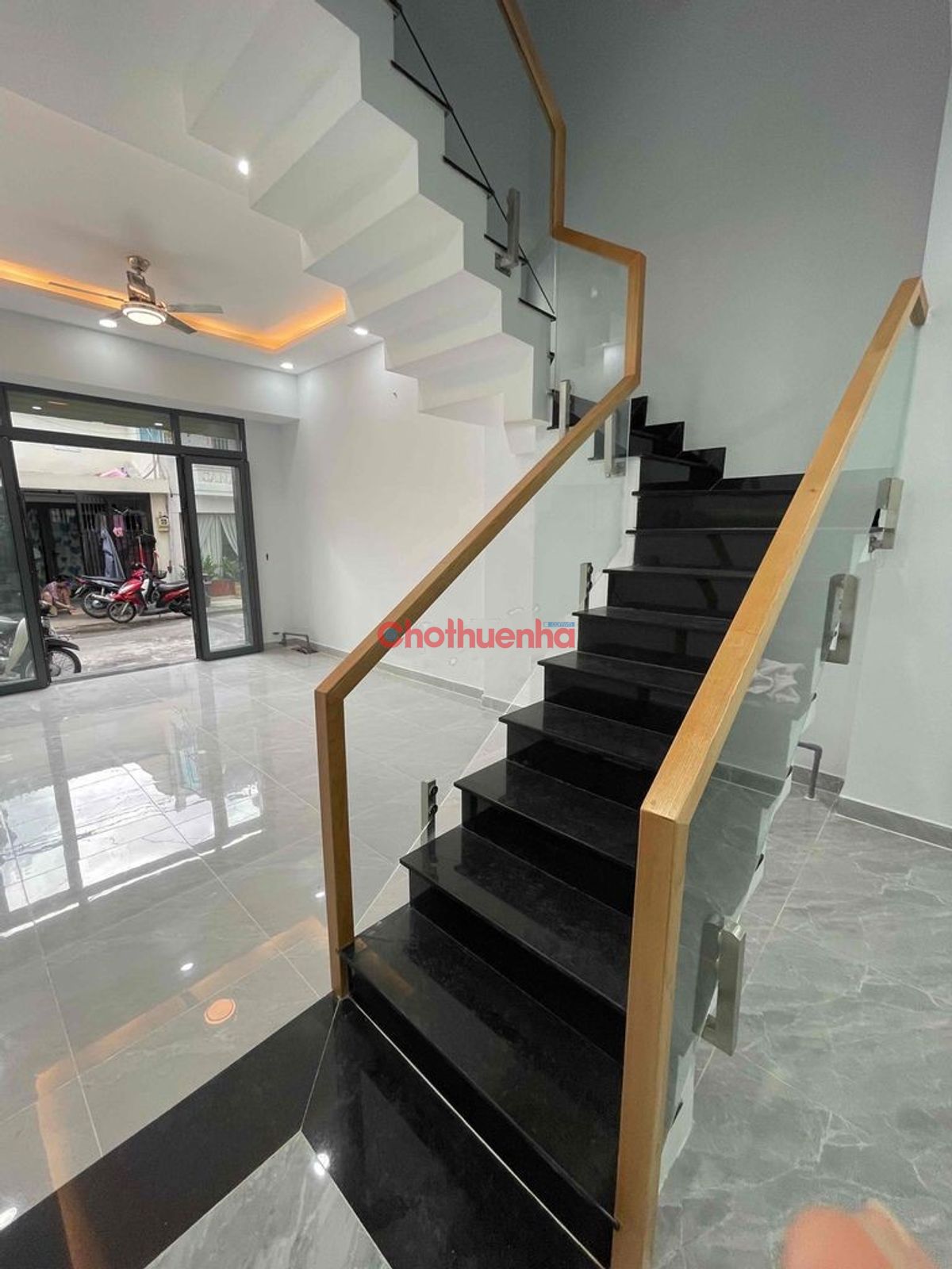 Cho thuê nhà nguyên căn Đường - Phạm Văn Bạch, Phường 15, Quận Tân Bình. - Diện tích: 4x13m.