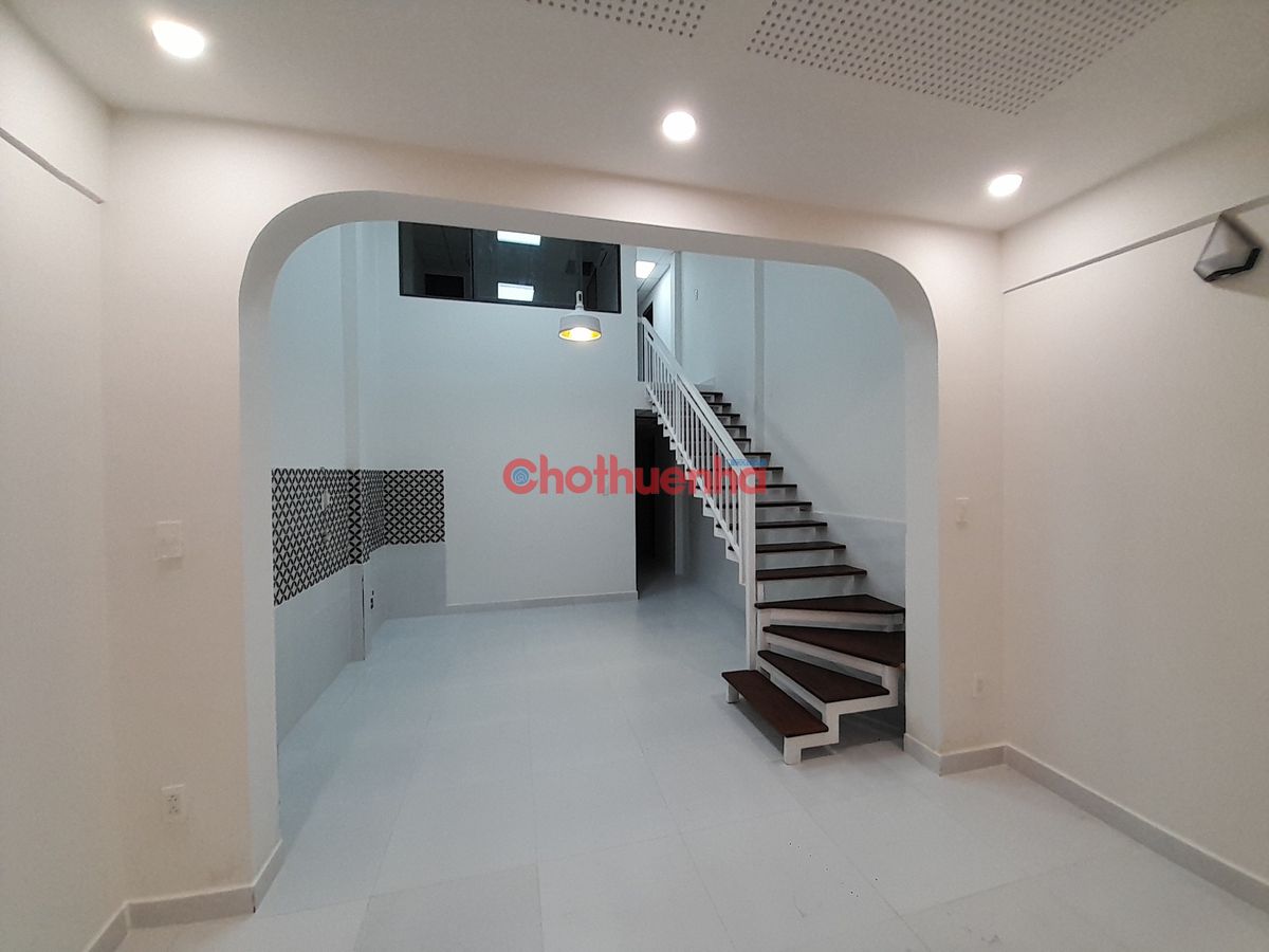 Cho thuê nhà nguyên căn Ni Sư Huỳnh Liên, Phường 10, Quận Tân Bình, cách MT 30m.