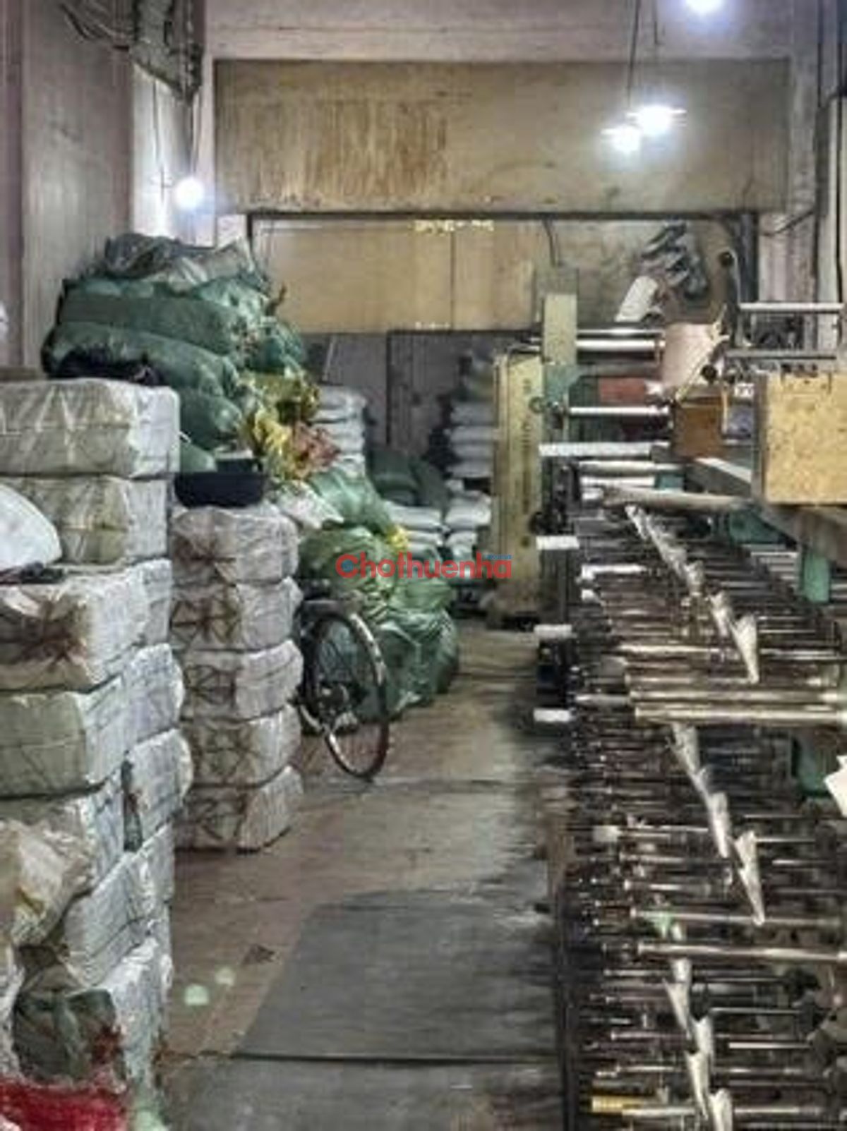 CHO THUÊ XƯỞNG HẺM XE TẢI 200M2 TÂN PHÚ