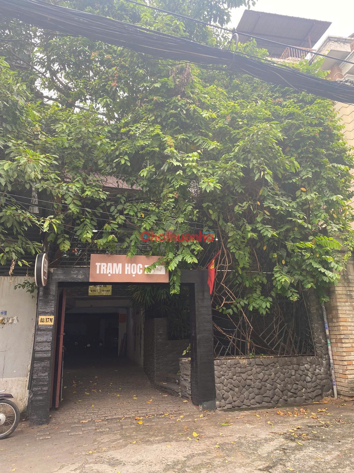 Cho thuê Villa sân vườn tại khu vực Phú Nhuận với diện tích sử dụng 600m2 full nội thất đẹp sẵn sân vườn 