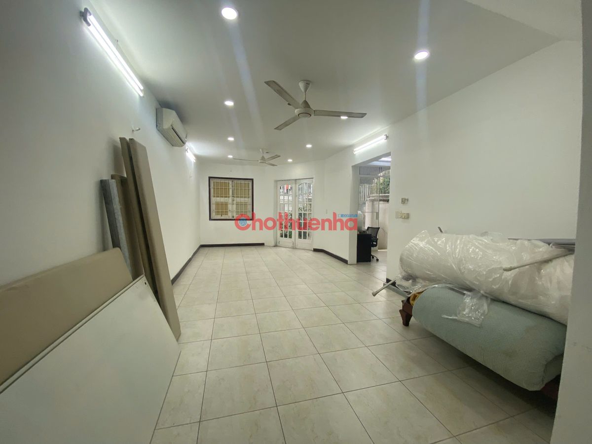 CHO THUÊ VILLA KHU ĐẠI HỌC BÌNH THẠNH - 8X25 - 3 LẦU SÂN THƯỢNG