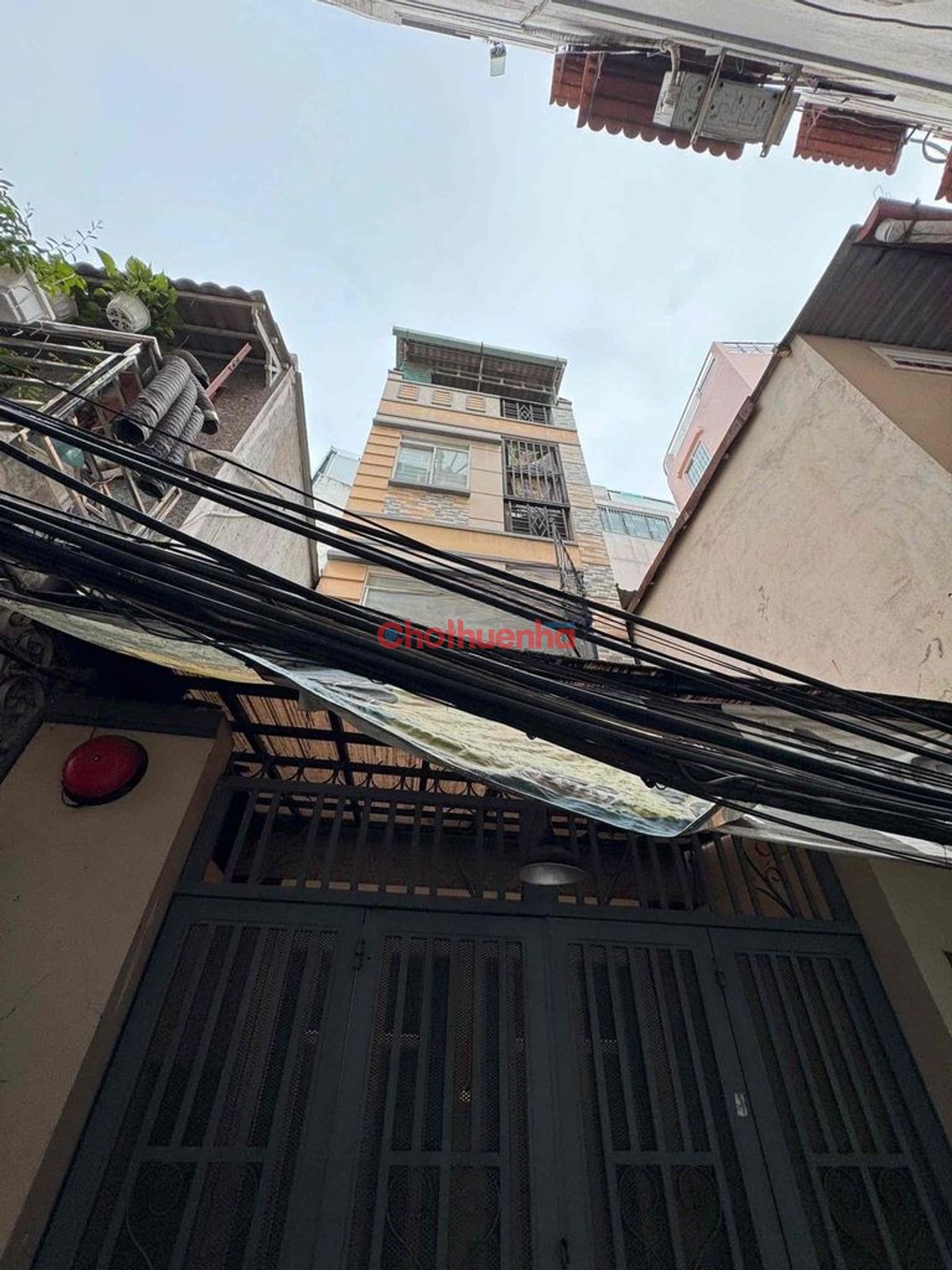 Nhà nguyên căn 3 lầu ngay hẻm Calmette phường Nguyễn Thái Bình Quận 1.