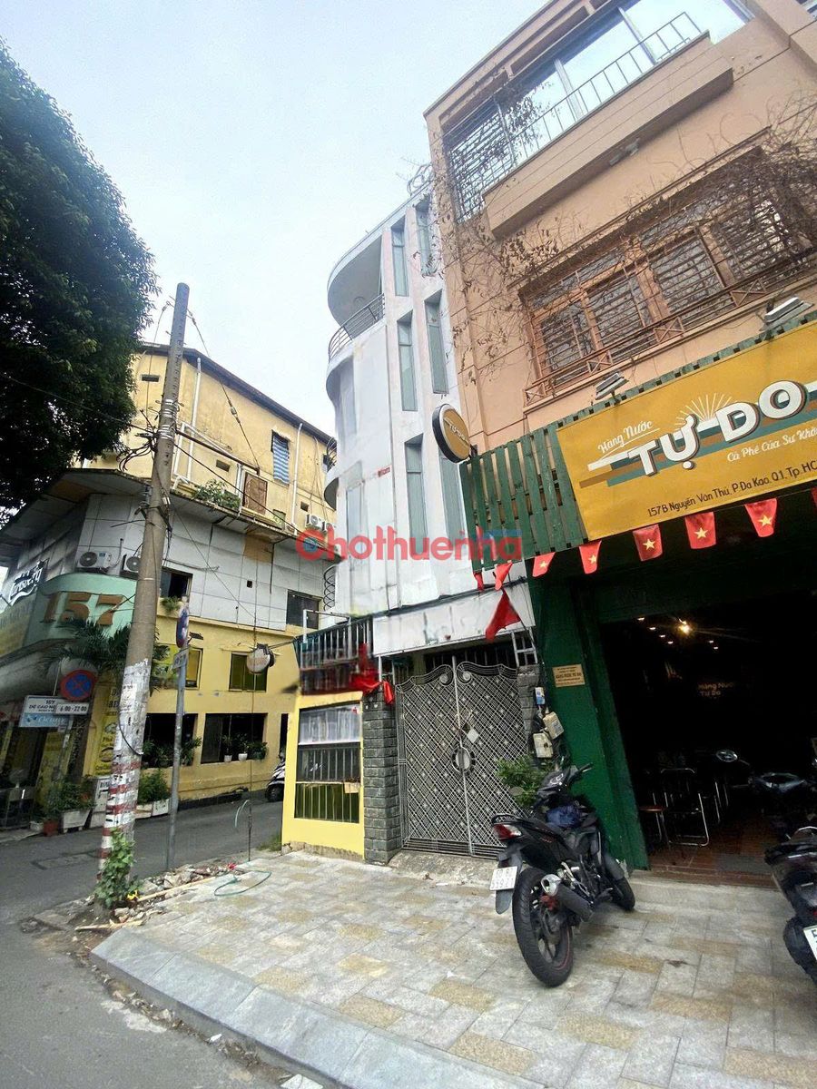 Cho thuê nhà căn góc 2MT - Nguyễn Văn Thủ, quận 1