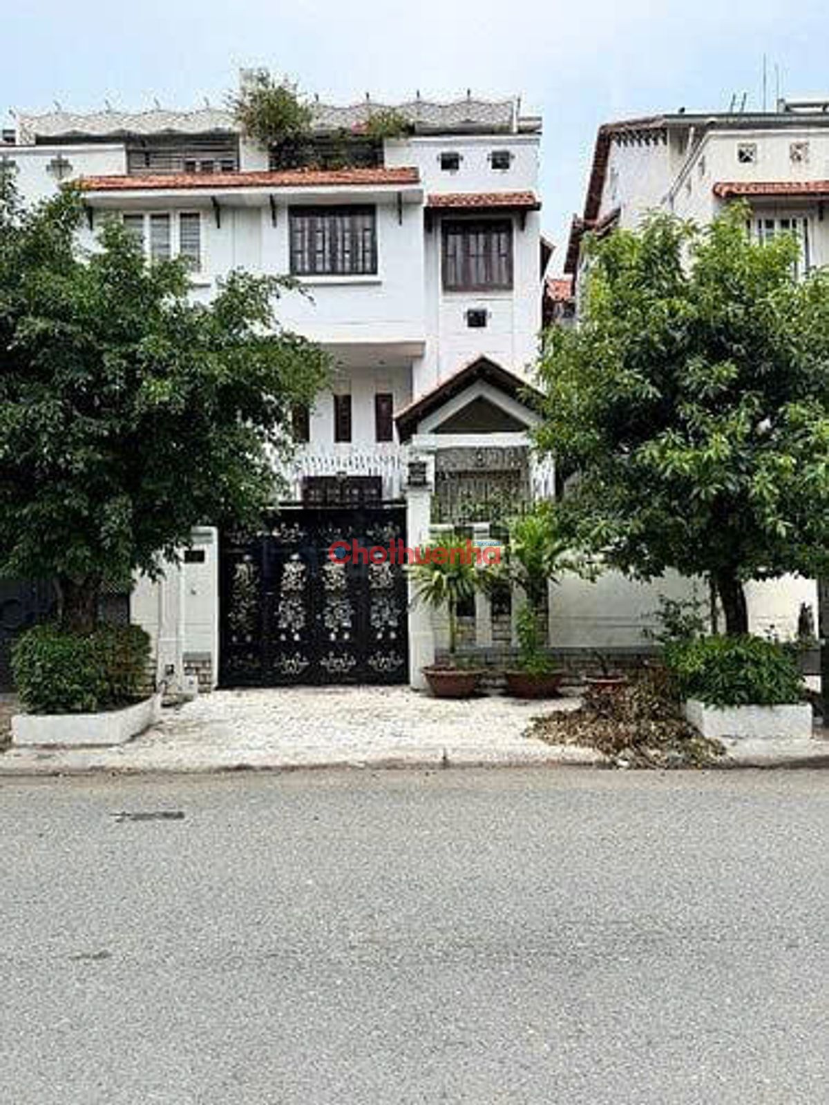 Cho thuê biệt thự sân vườn siêu đẹp, khu vip Cao Lỗ. Ngang 8m, chỉ 35 triệu/tháng.