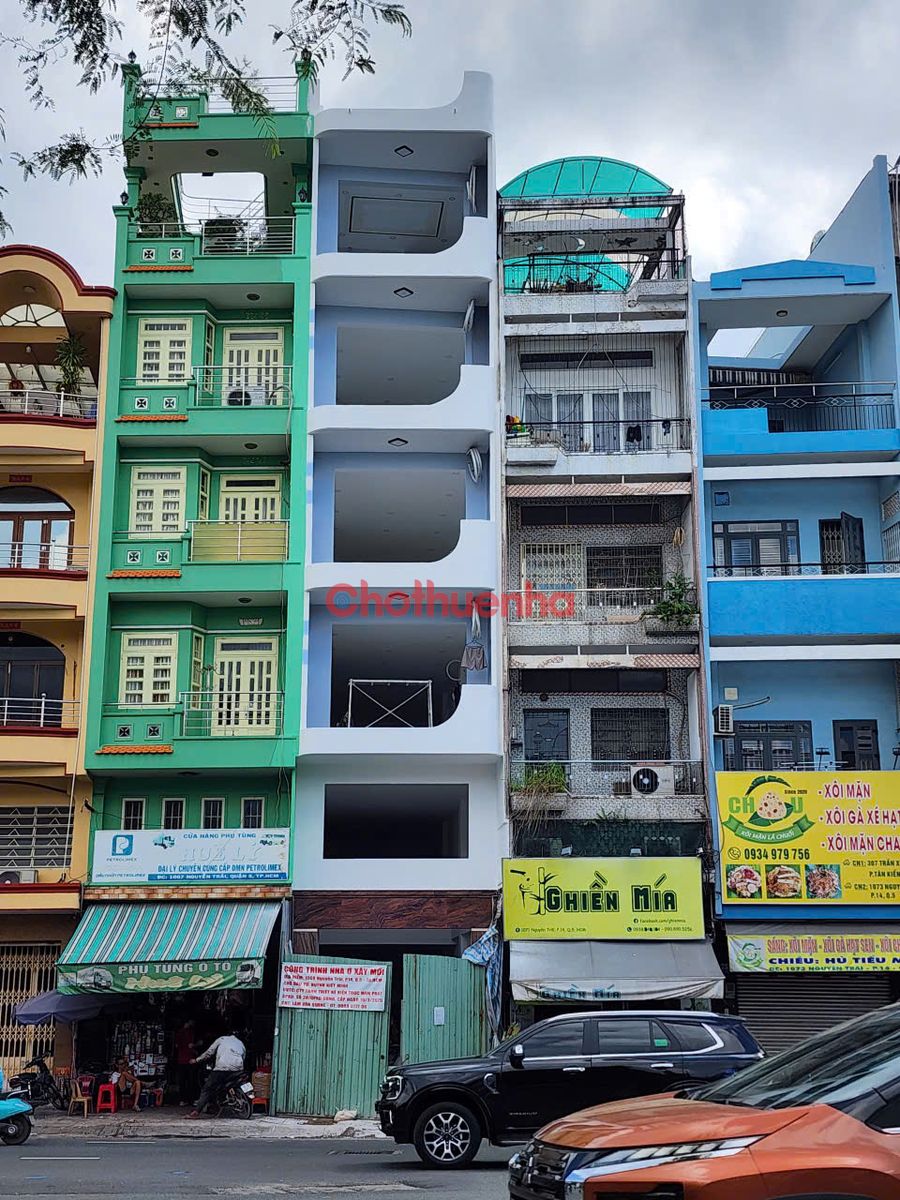 Cho thuê nhà mặt tiền đường Nguyễn Trãi Phường 14, Quận 5.