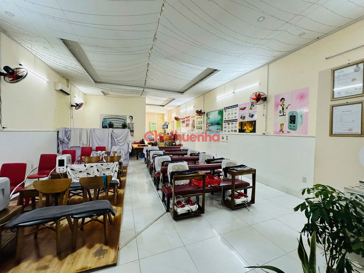 Cho thuê nhà mặt tiền Nguyễn Đình Chiểu, Phường 3, Quận Phú Nhuận.Ngang gần 7m