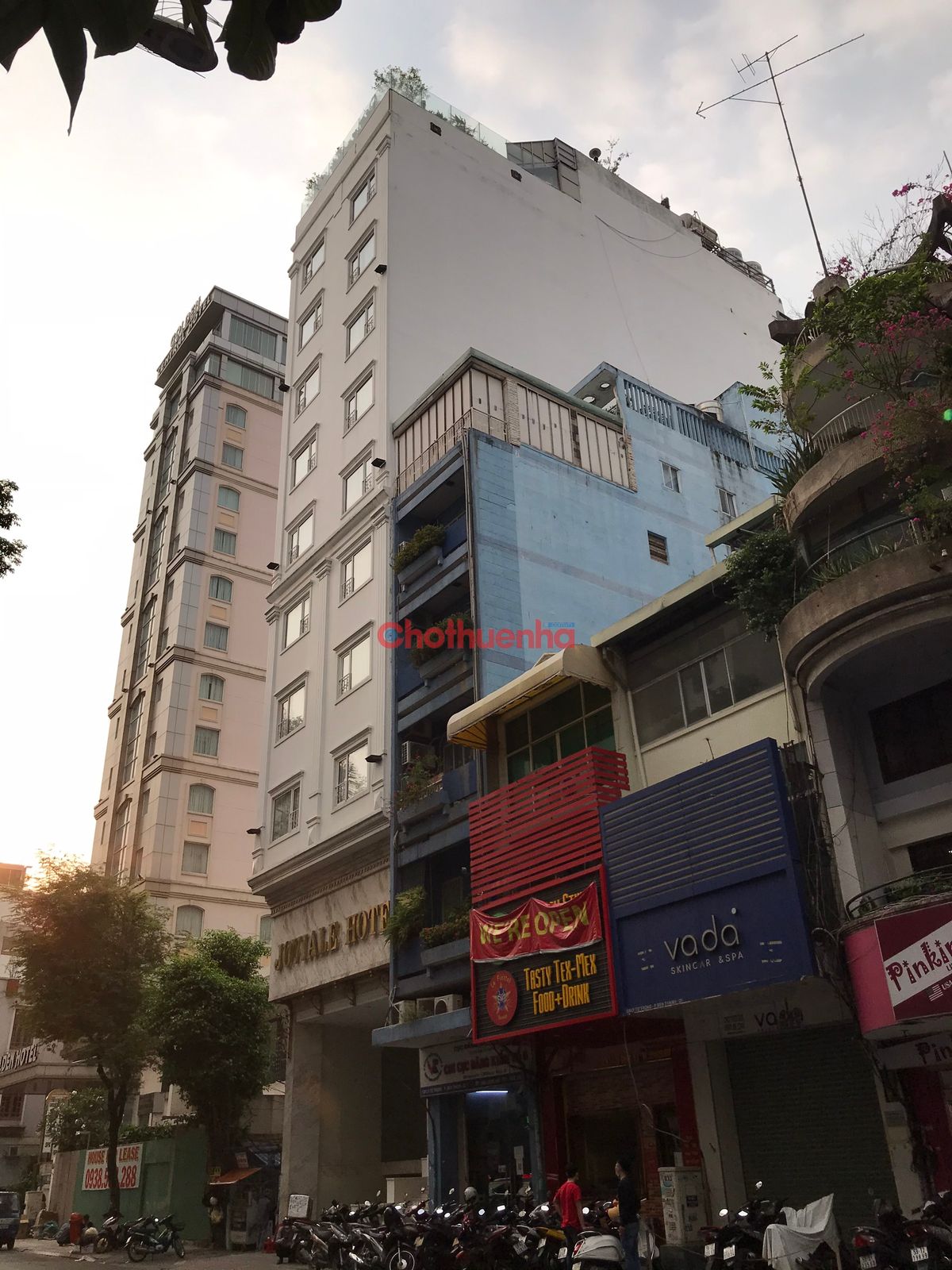 CHO THUÊ NHÀ TRUNG TÂM QUẬN 1 - DIỆN TÍCH NGANG 4.5x20M - GIÁ 92 TRIỆU