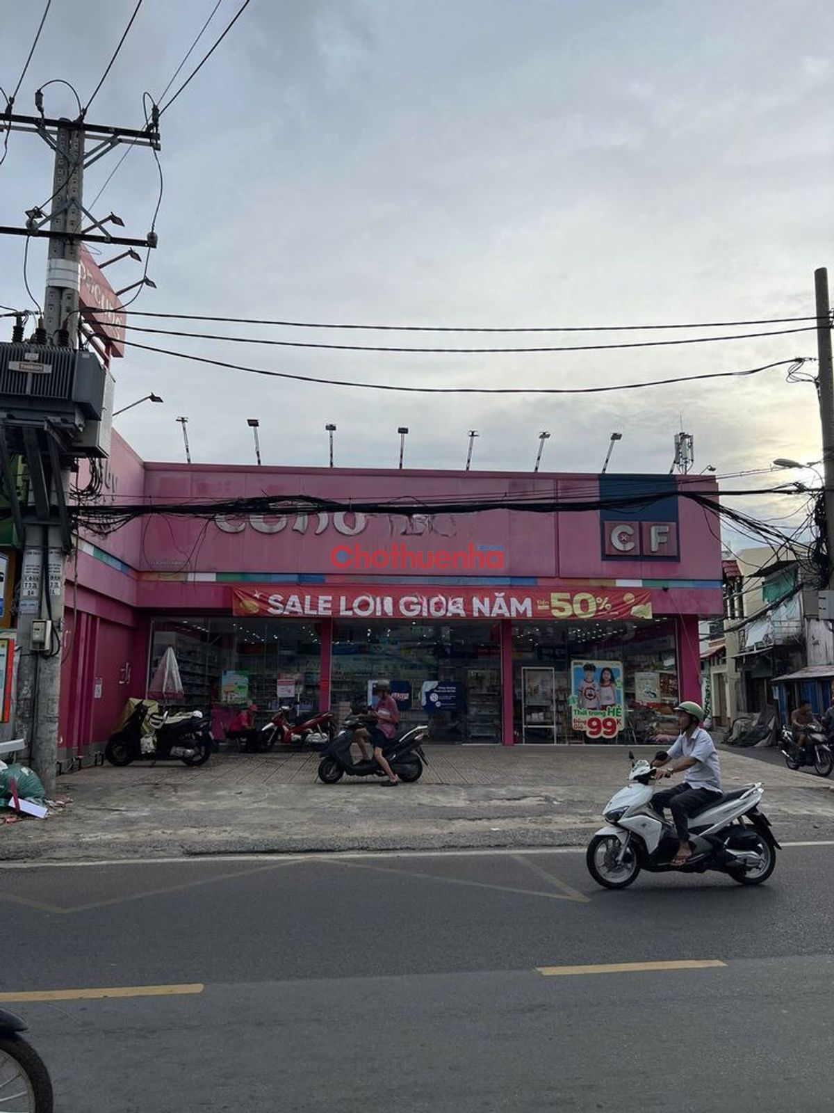 CHO THUÊ SIÊU MẶT BẰNG ĐẸP ĐƯỜNG ĐỖ XUÂN HỢP QUẬN 9 - 500m2 -  lề rộng, kinh doanh tự do !