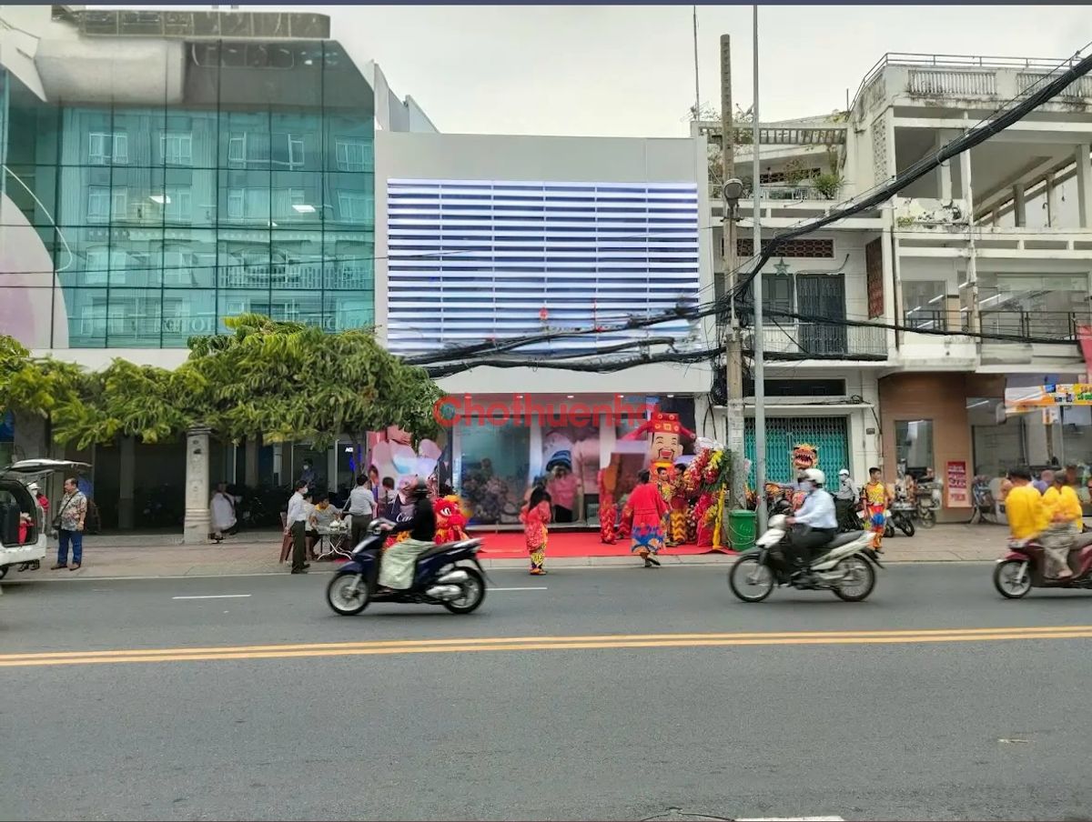 Cho thuê nhà mặt tiền 8m đường Cách mạng tháng 8, Phường 4, quận 3