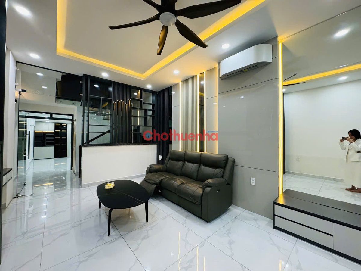 Cho thuê nhà MT Hoa Sứ, Phường 7, Phú Nhuận.