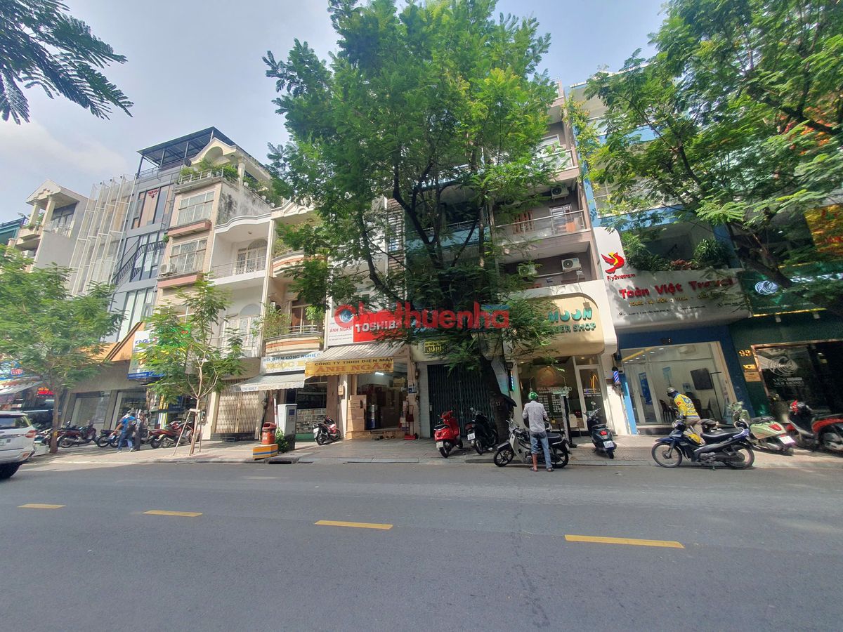 Cho thuê nhà mặt tiền đường Calmette, Quận 1, DT 4x15m, kinh doanh đa ngành