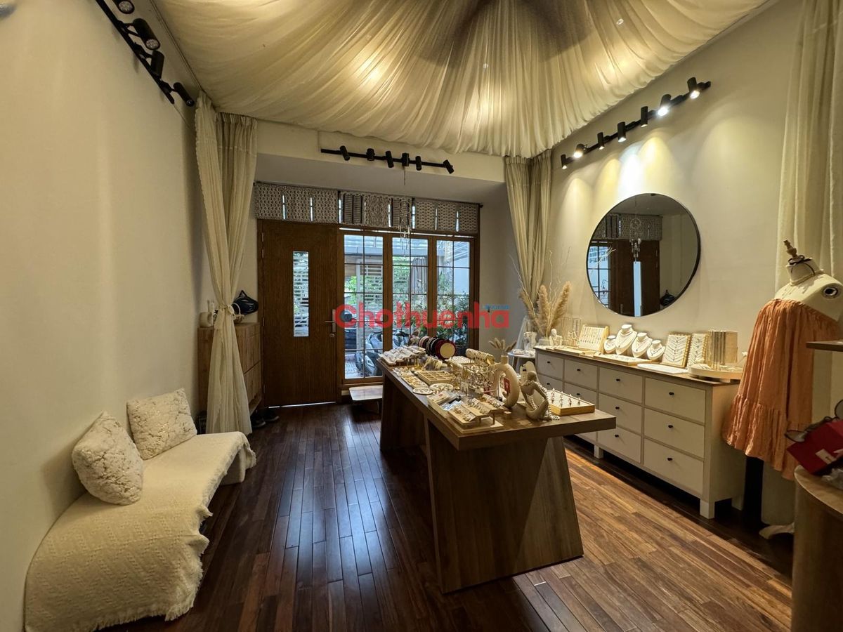 - Cho thuê nhà đẹp nguyên căn quận 7