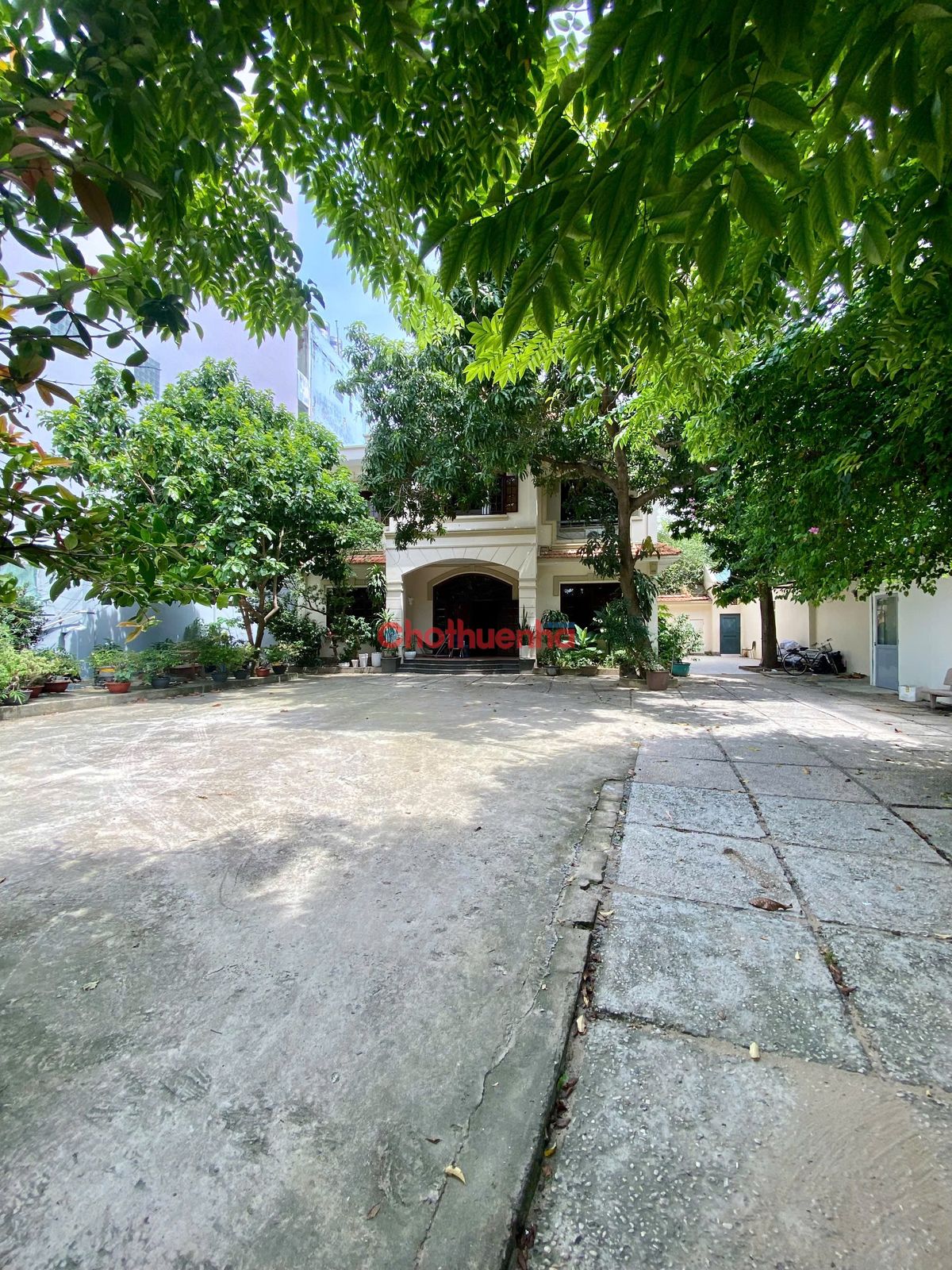 Cho thuê biệt thự sân vườn siêu rộng tại đường Nguyễn Trung Trực, Phường 5, Quận Bình Thạnh – khu dân trí cao, yên tĩnh, gần trung tâm.