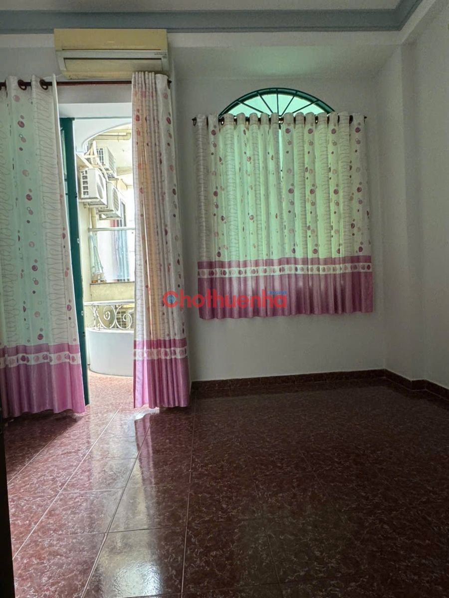 Cho thuê nhà mặt tiền thụt Lương Hữu Khánh, Quận 1