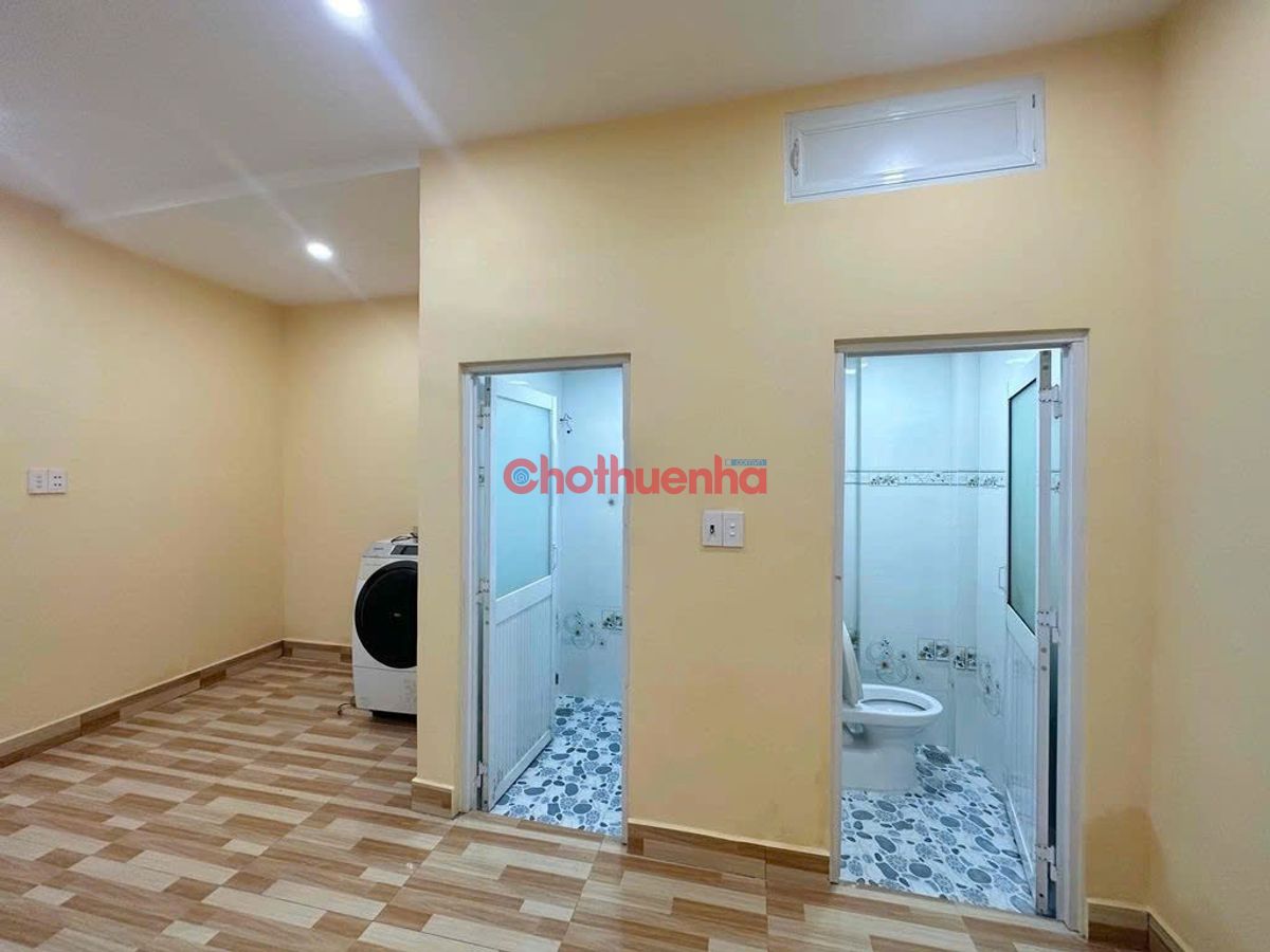 Cho thuê nguyên căn nhà Lạc Long Quân, Phường 11, Quận Tân Bình, trống mới sửa chữa