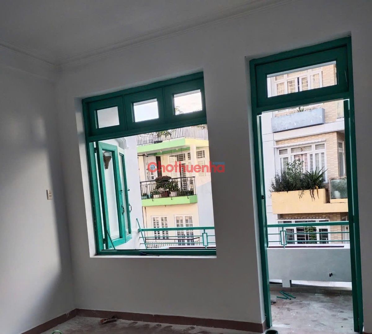 Cho thuê nhà nguyên căn đường Phạm Văn Hai - Tân Bình- 5 phòng ngủ, 4WC