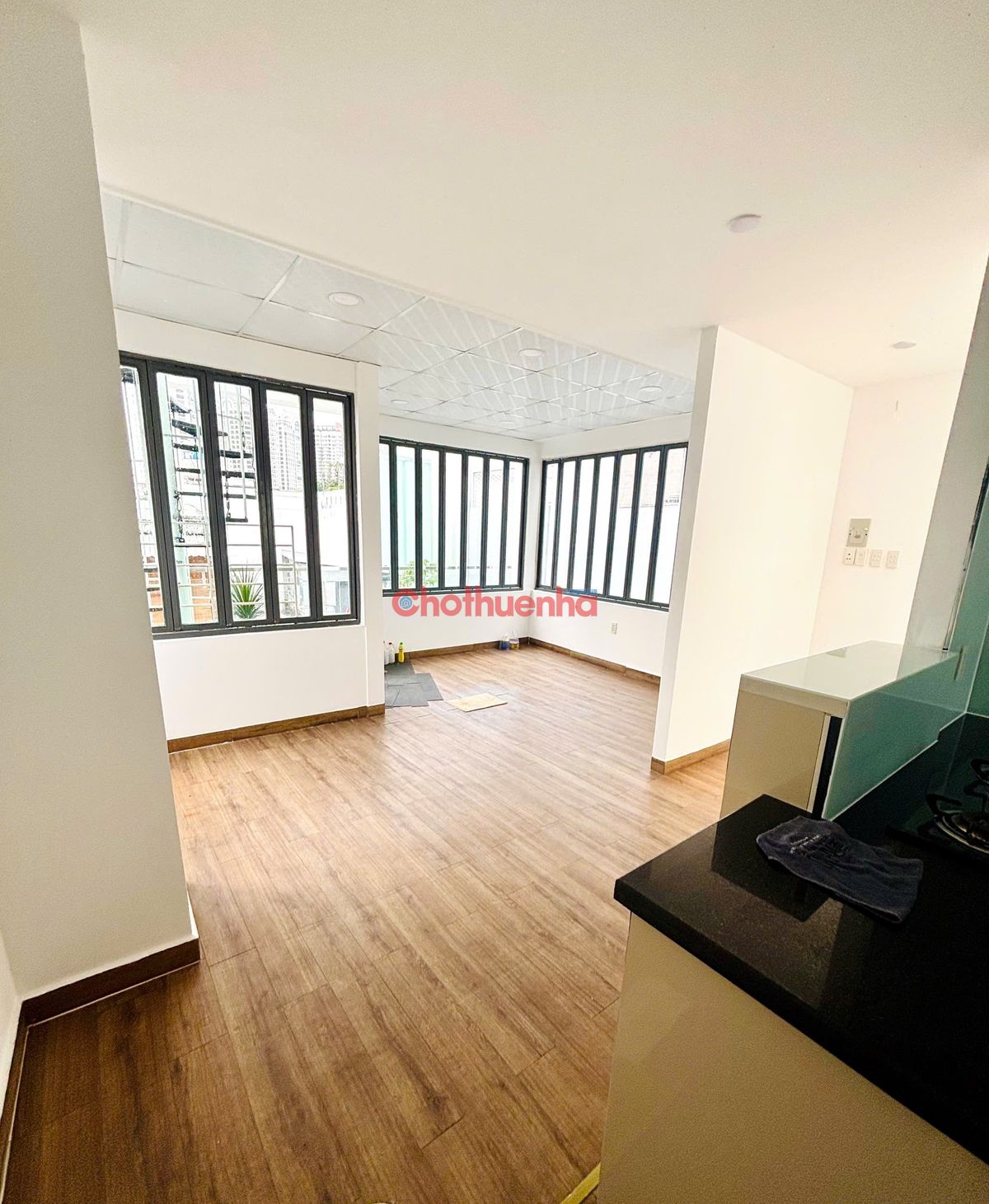 Cho thuê nhà hẻm xe hơi ngay vòng xoay Lê Đại Hành