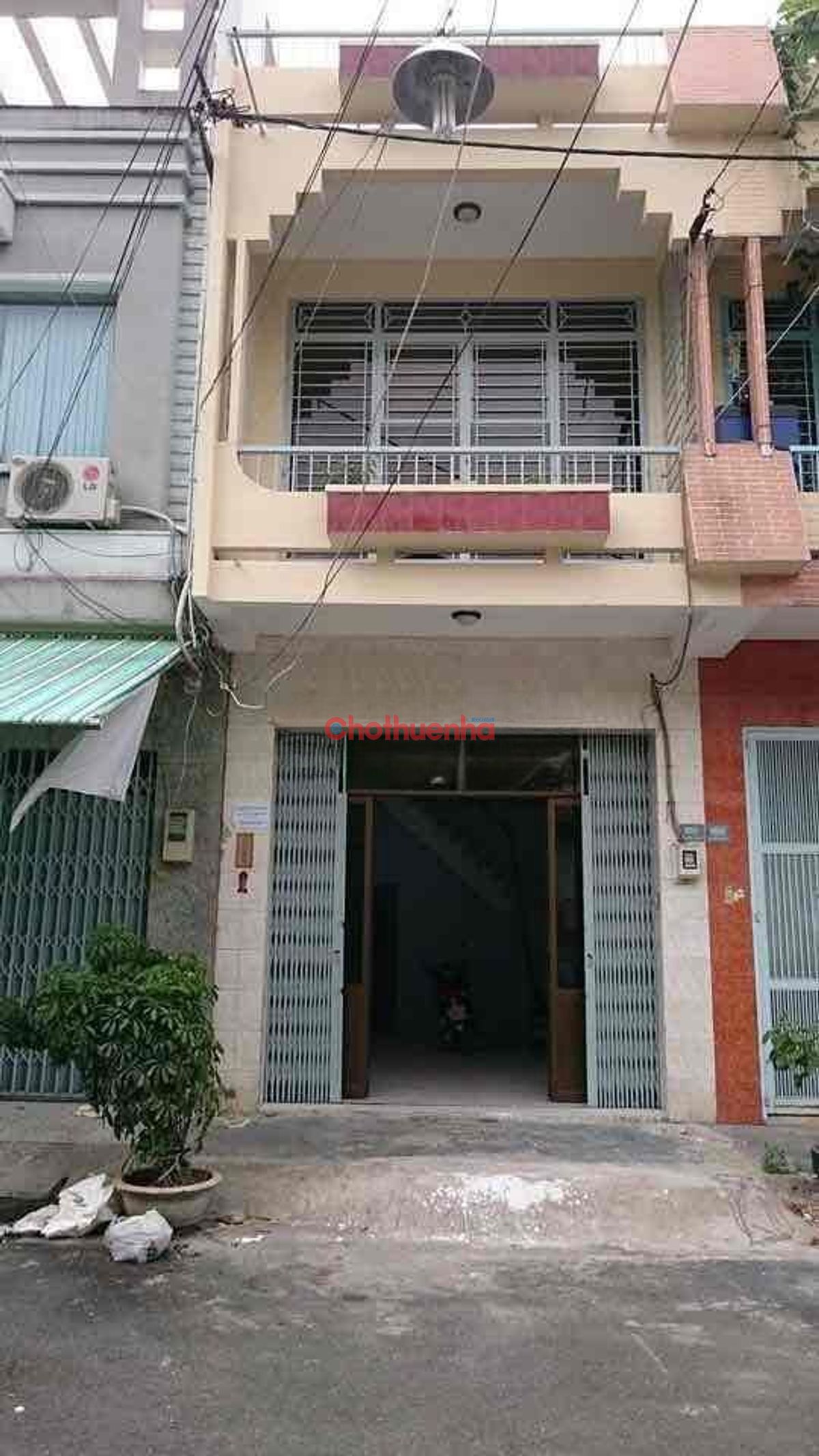 Cho thuê nhà MT Lạc Long Quân, Phường 5, Quận 11.